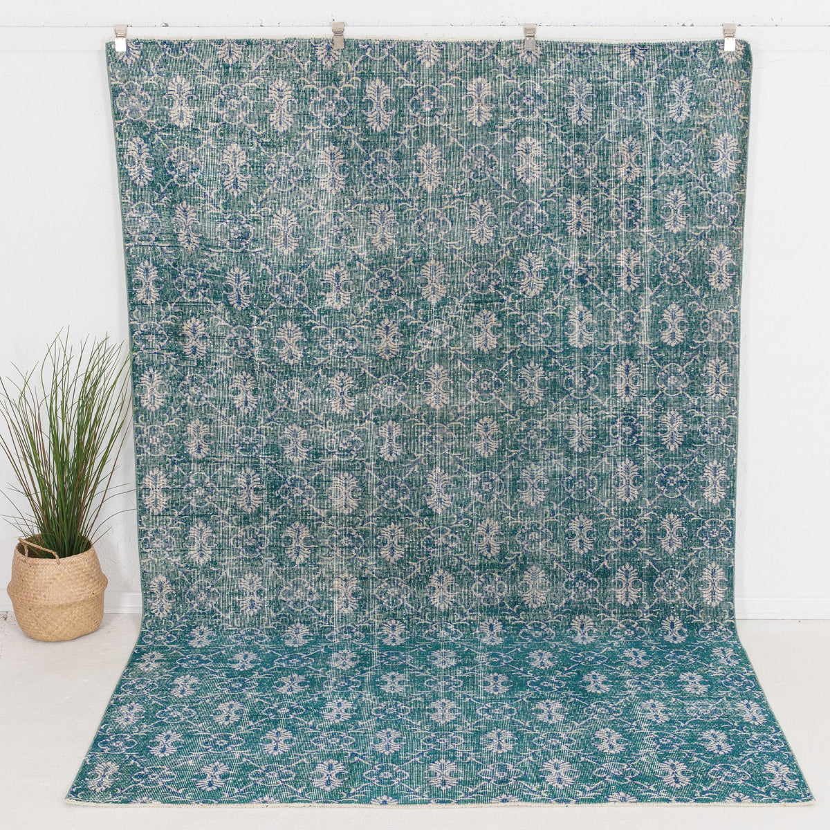 Zaeriness - Vintage Turkish Area Rug