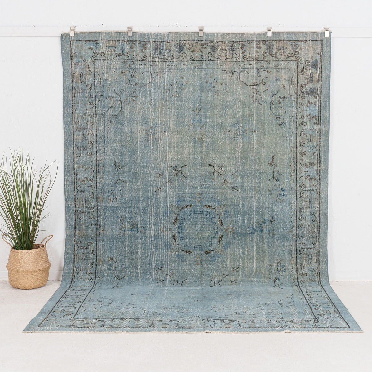 Xaerisis - Vintage Turkish Area Rug