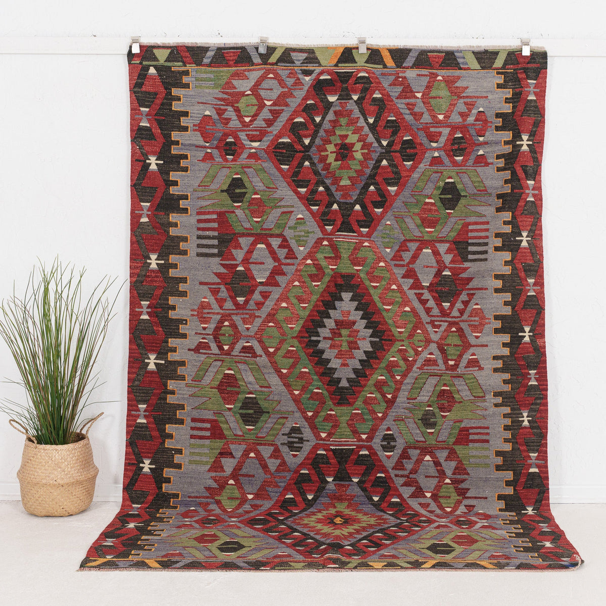 Vaelisaria - Vintage Turkish Area Rug