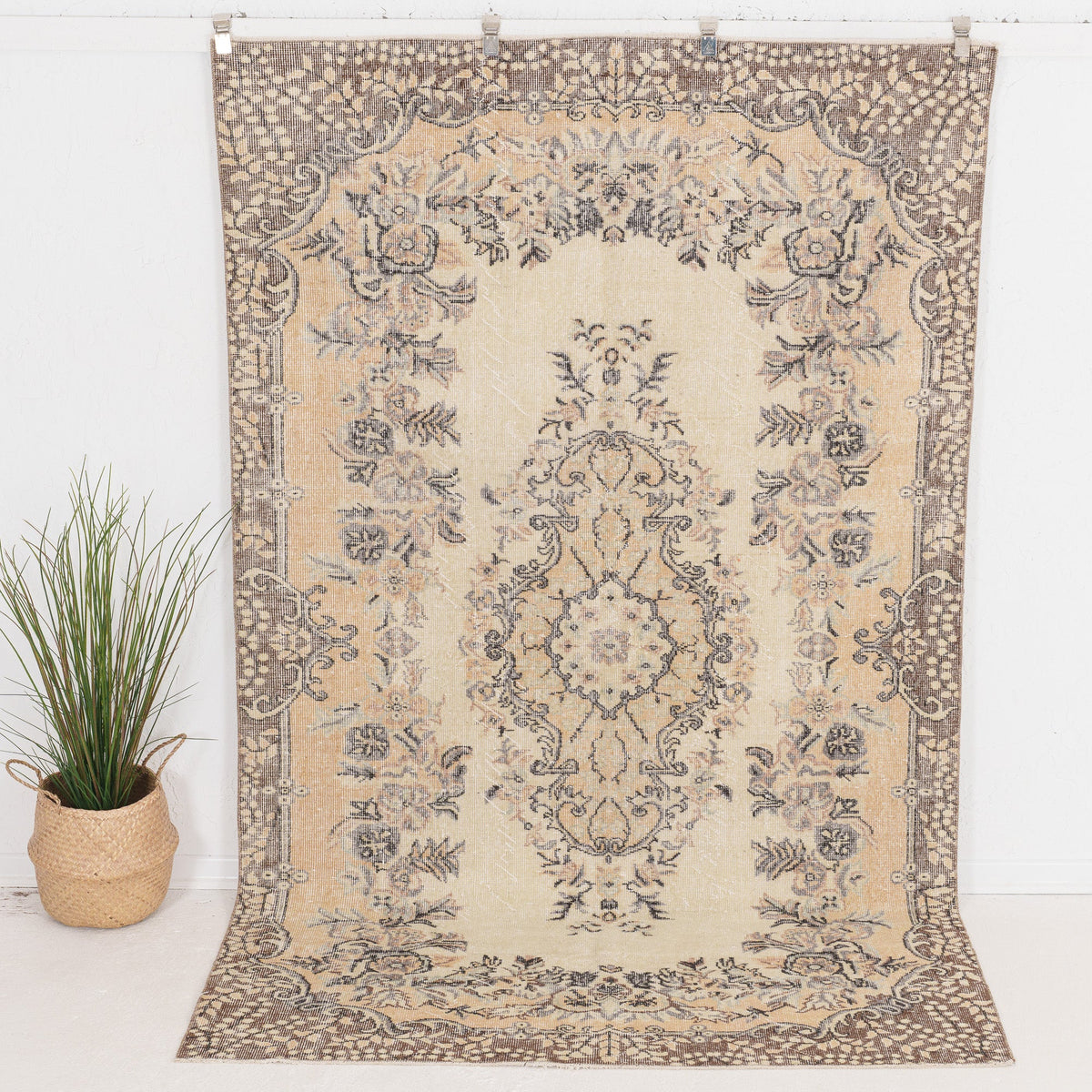 Brinelaria - Vintage Turkish Area Rug