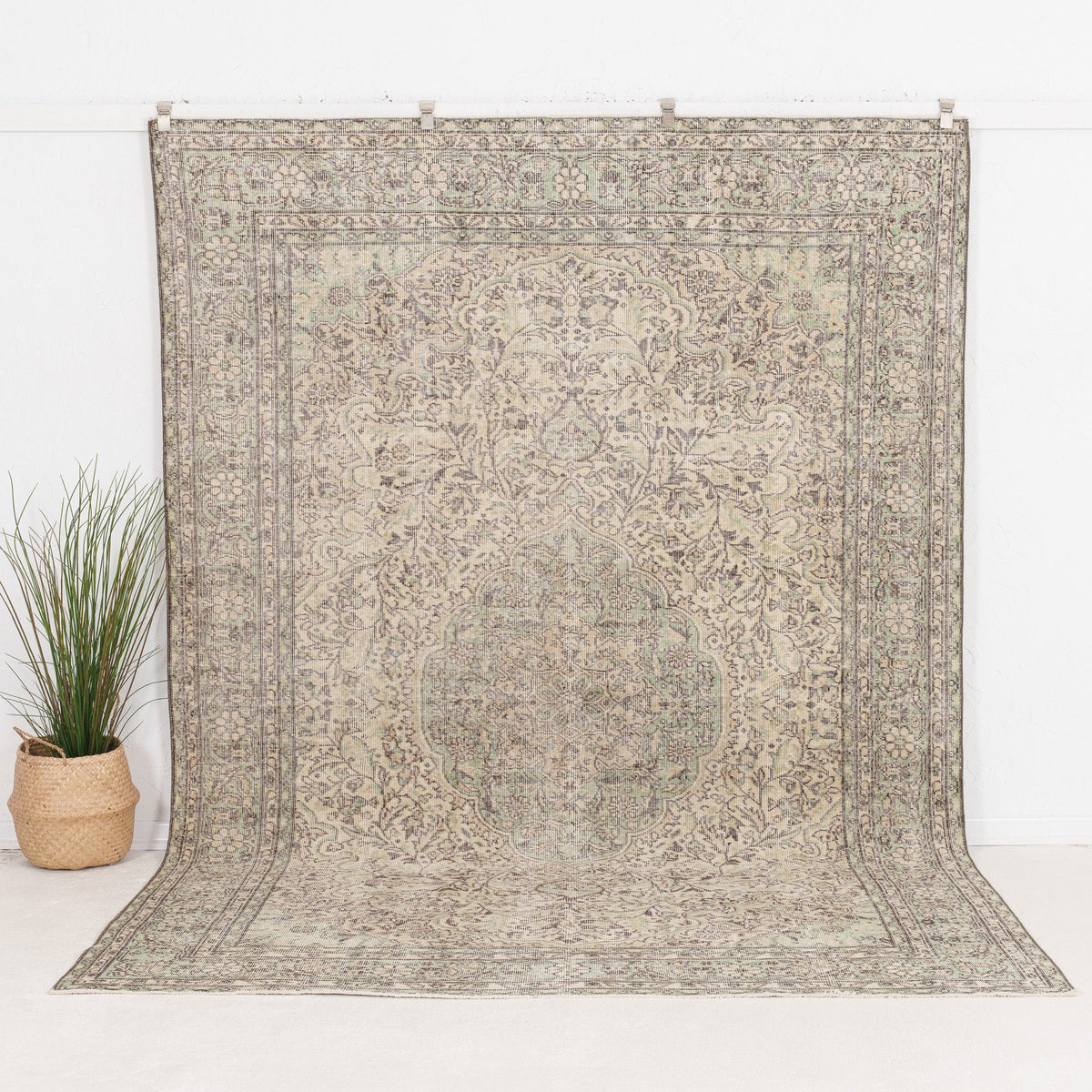 Amdirin - Vintage Turkish Area Rug