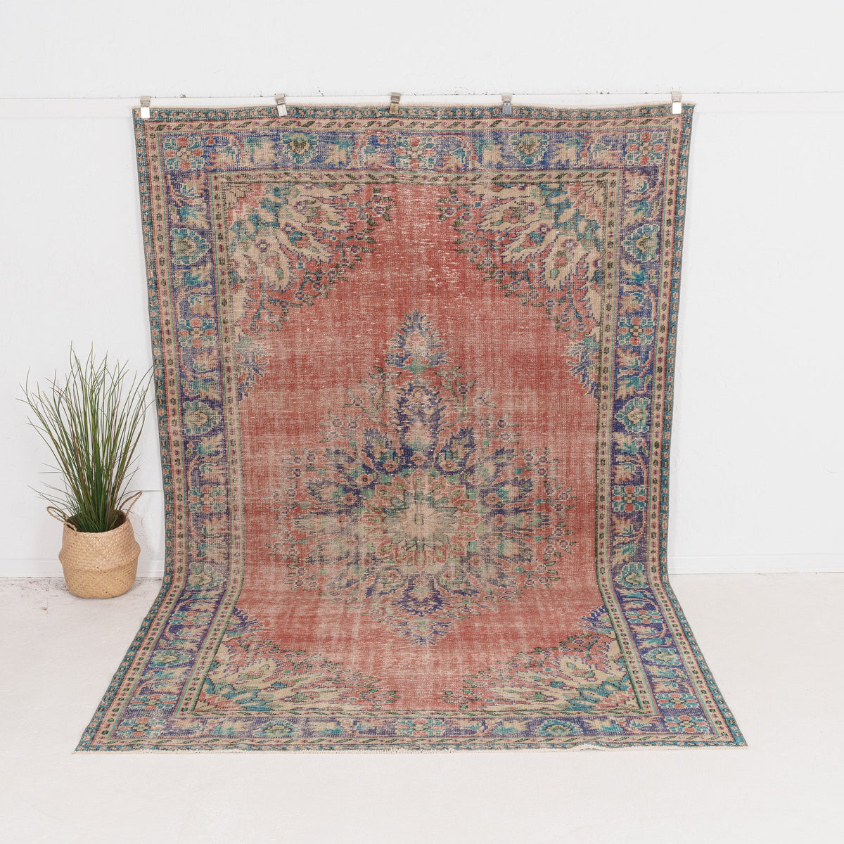 Yaelisin - Vintage Turkish Area Rug
