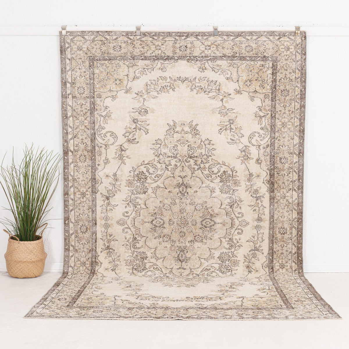 Yaelisaria - Vintage Turkish Area Rug