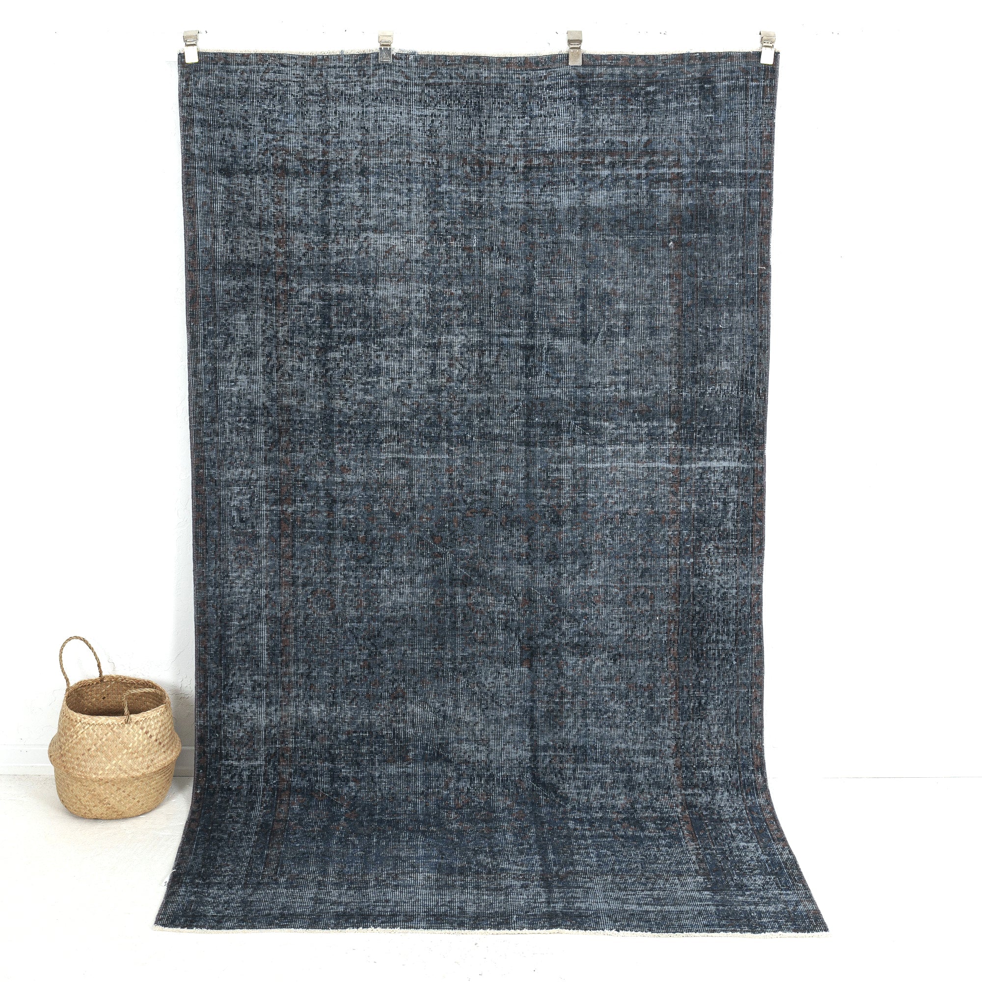 Thalindra - Dining Room Rug, Classic Artisan Crafted