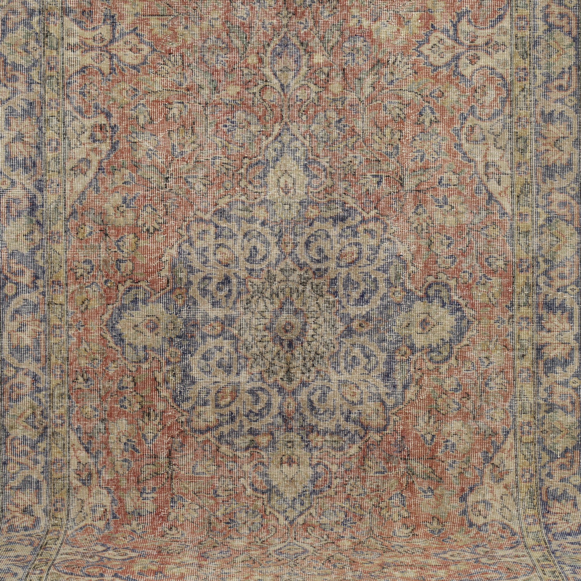 Delisa - Oriental Rug, Exquisite Antique Design