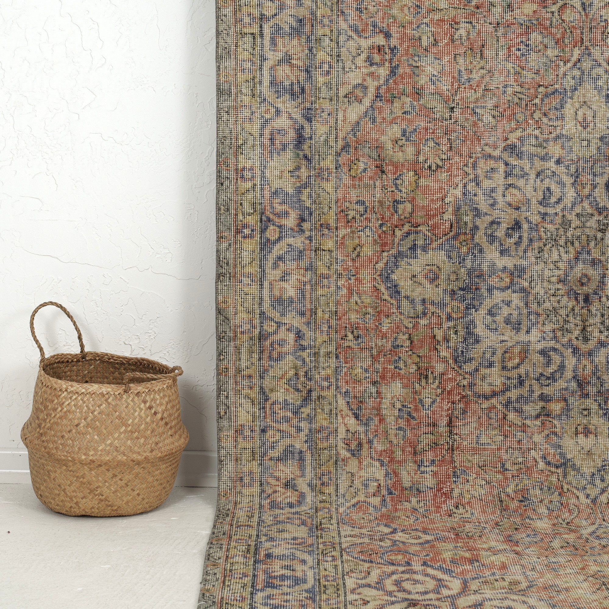 Delisa - Turkish Rug, Authentic and Vintage