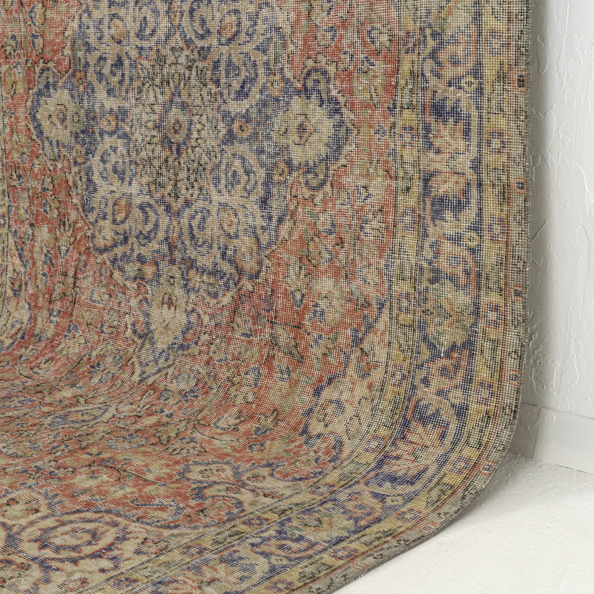Delisa - Persian Rug, Handcrafted & Timeless