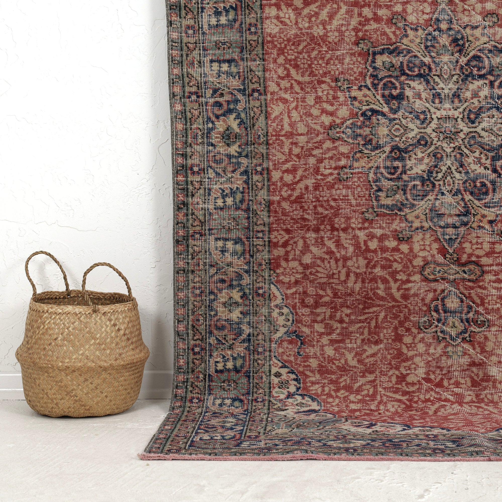 Olivira - Elegant Living Room Rug, Antique Charm
