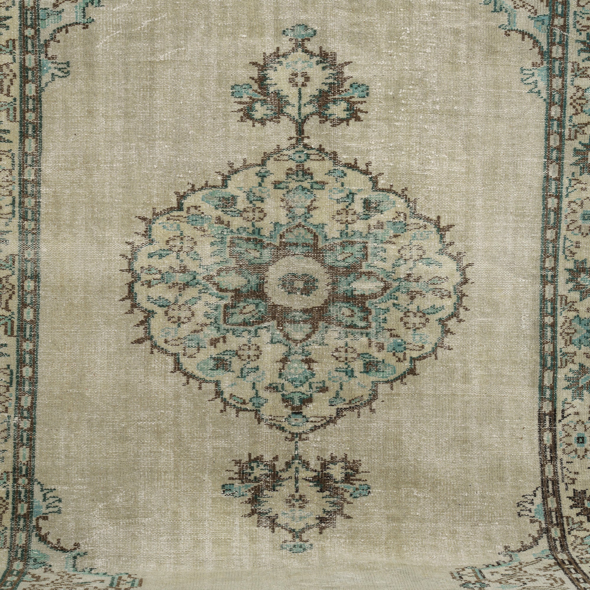Xelina - Oriental Rug, Handcrafted for Luxury Living