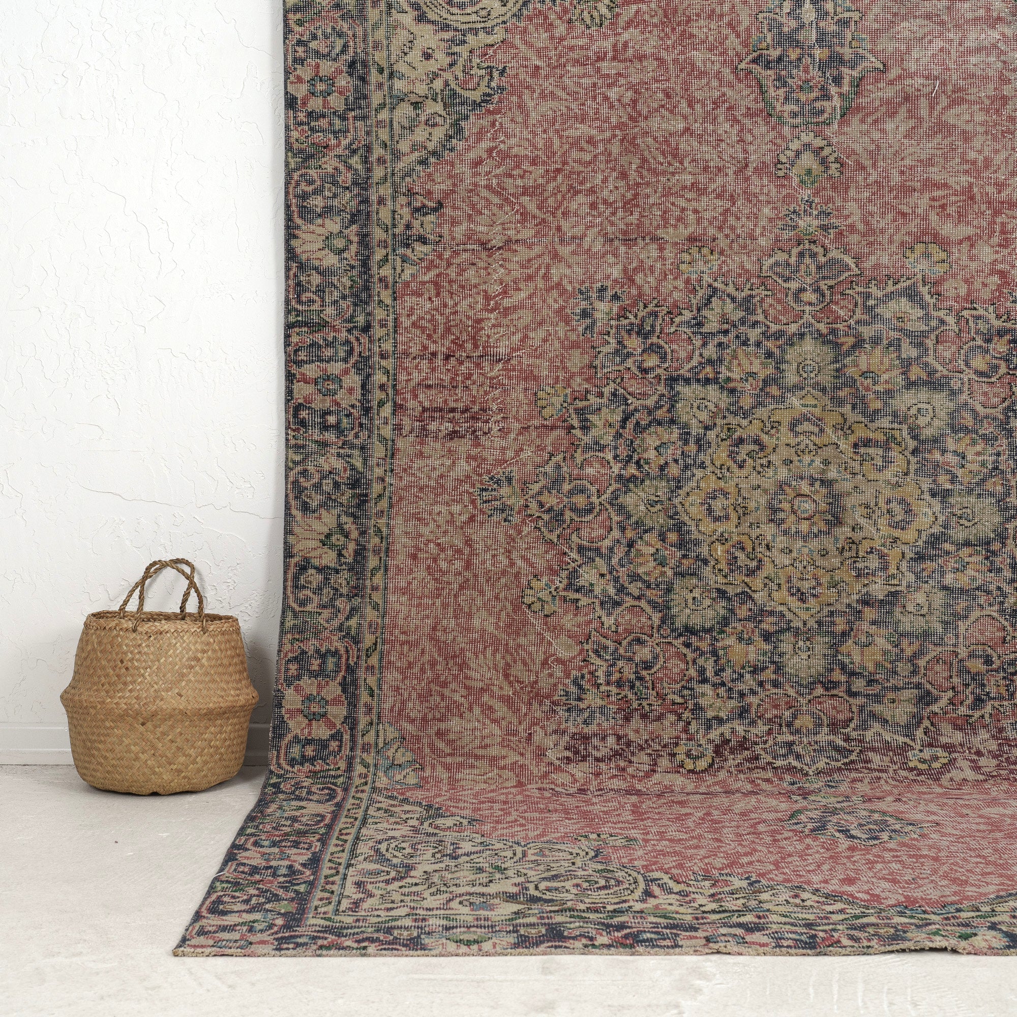 Sorinae - Dining Room Rug, Classic Artisan Crafted