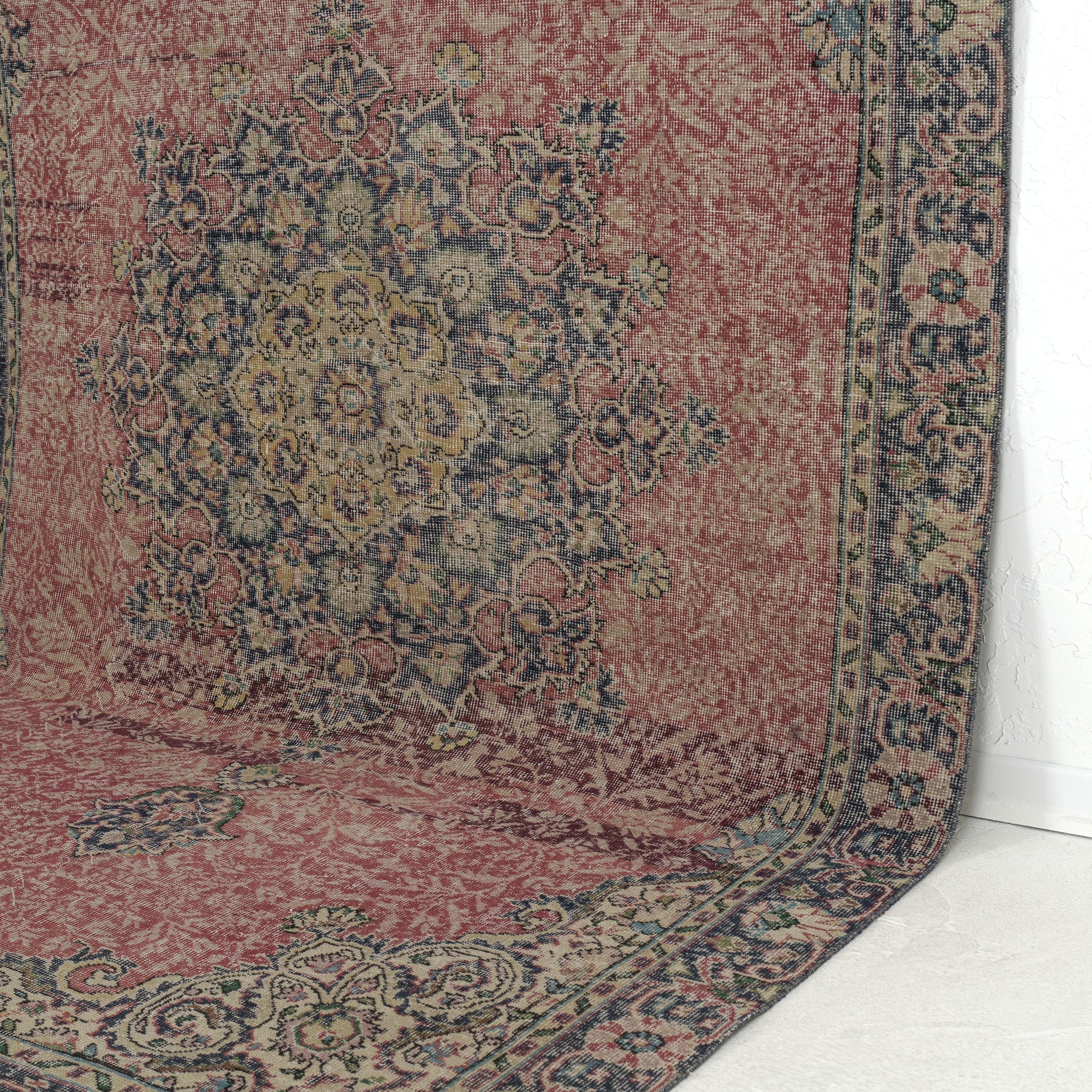 Sorinae - Vintage Persian Rug, Handwoven Masterpiece