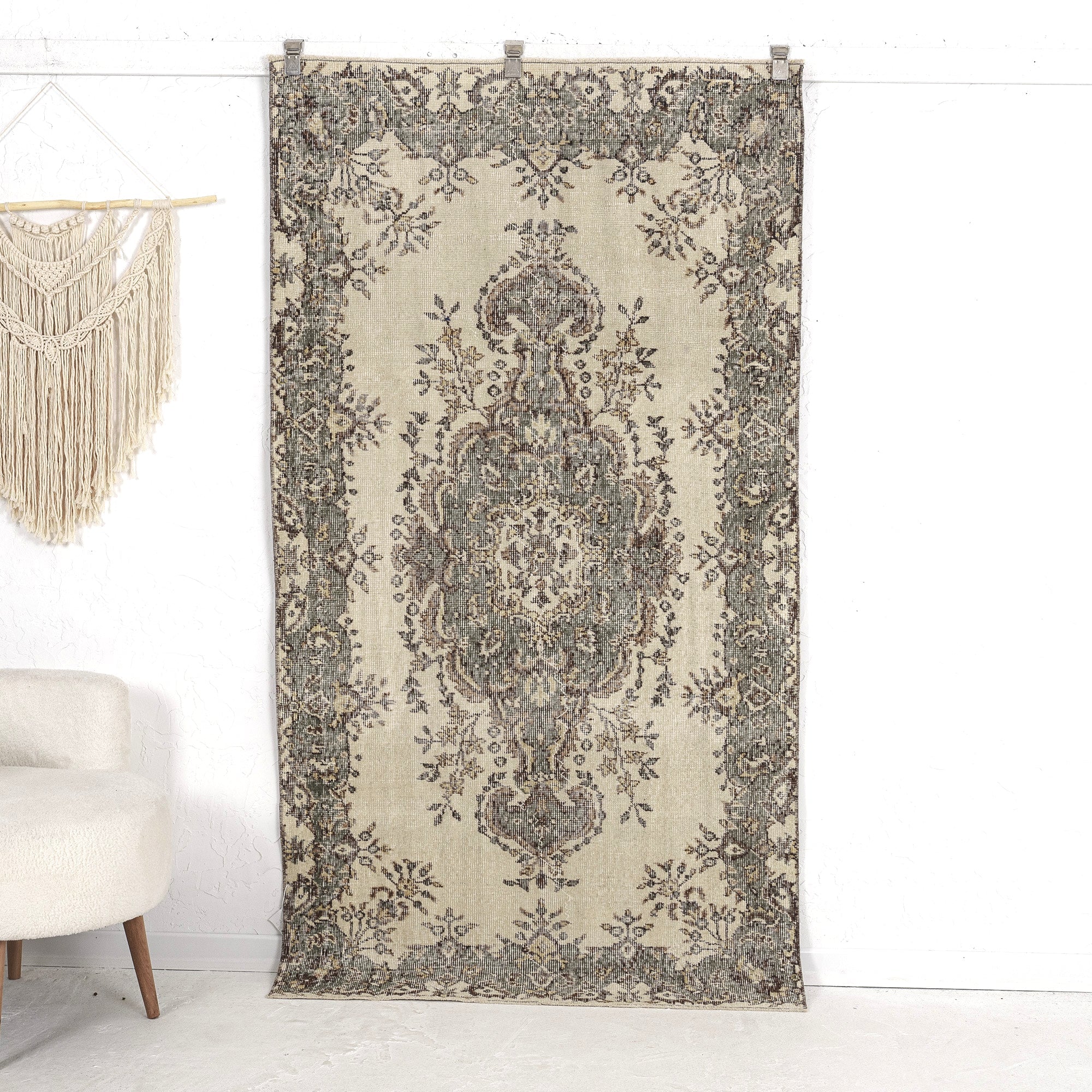 Dania - Dining Room Rug, Authentic Oriental Design