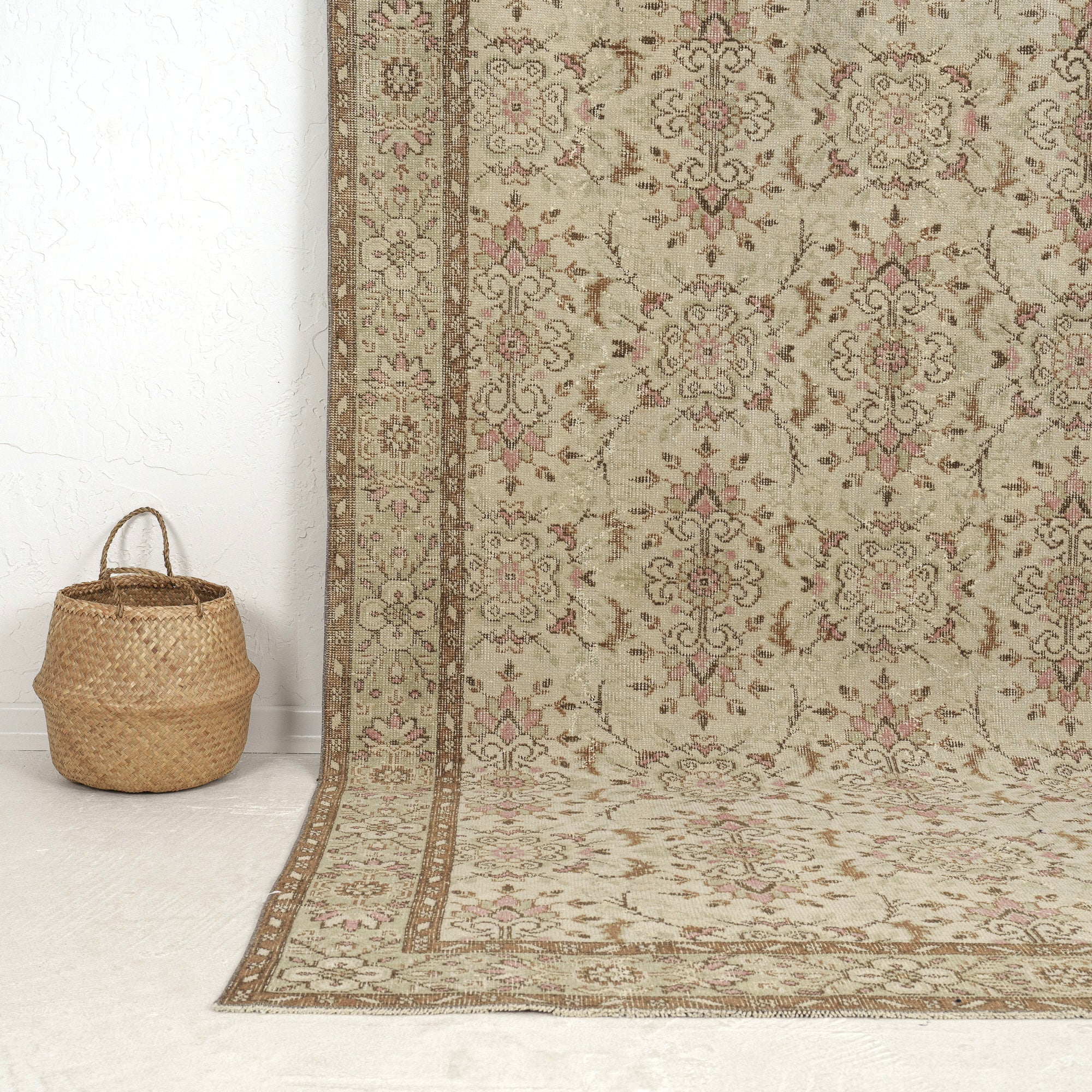 Tallys - Persian Rug, Handcrafted & Timeless