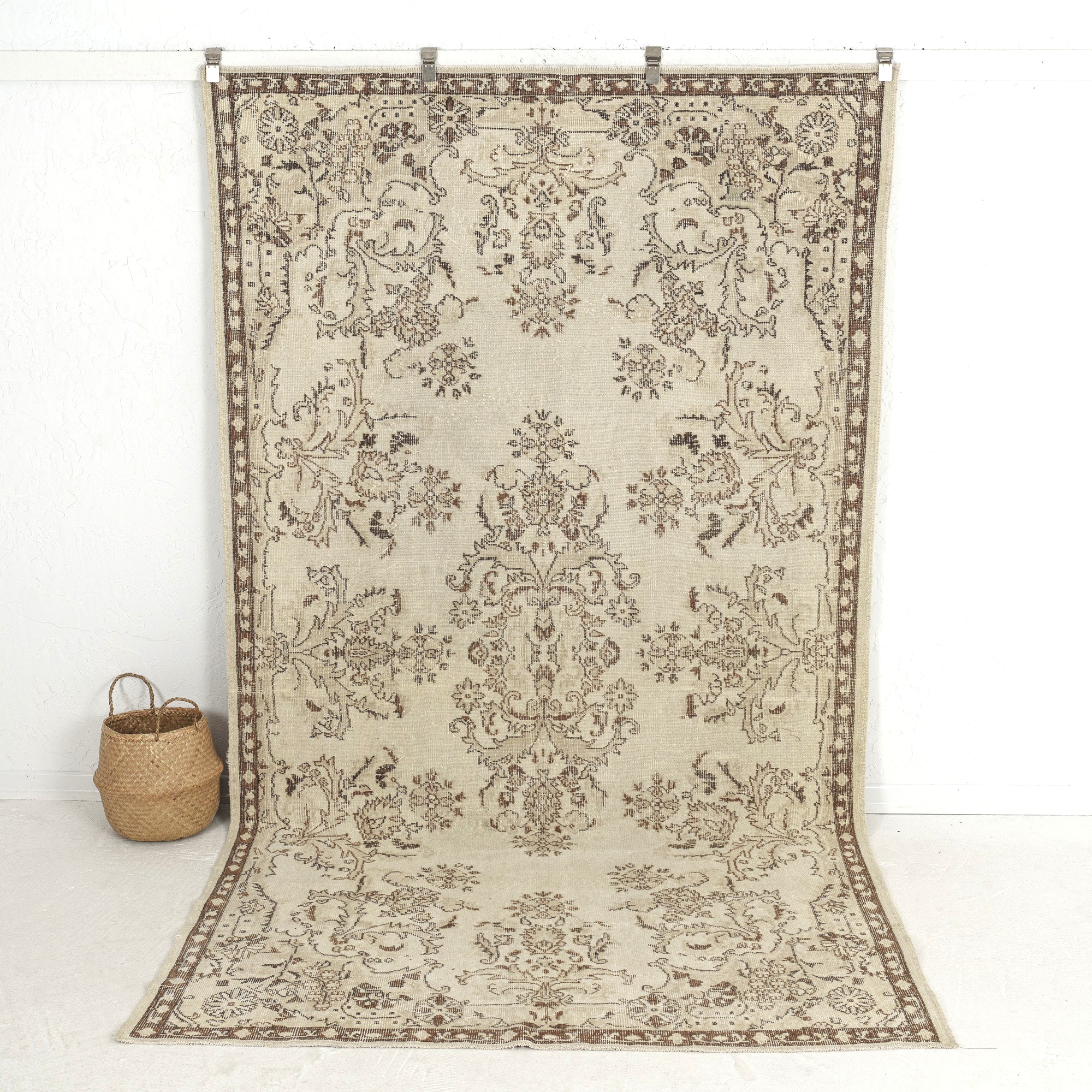 Hypatia - Dining Room Rug, Elegant Oriental Style
