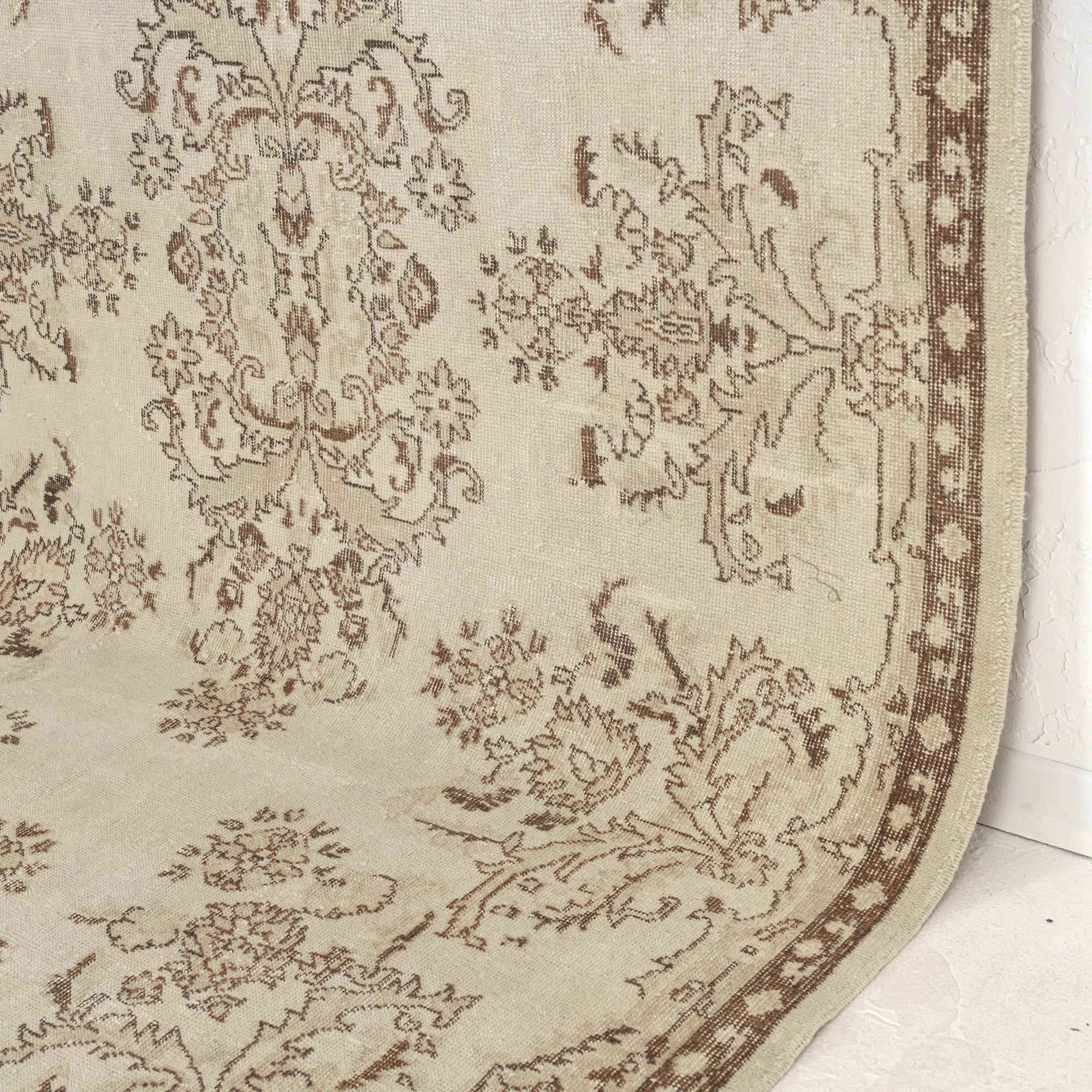 Hypatia - Dining Room Rug, Authentic Oriental Design