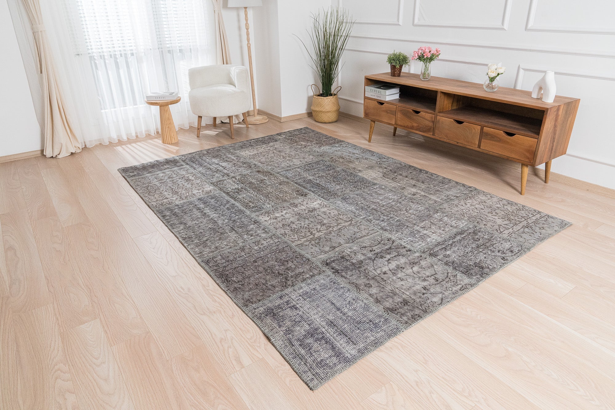Sailer - Turkish Rug, Vintage Charm for Modern Spaces