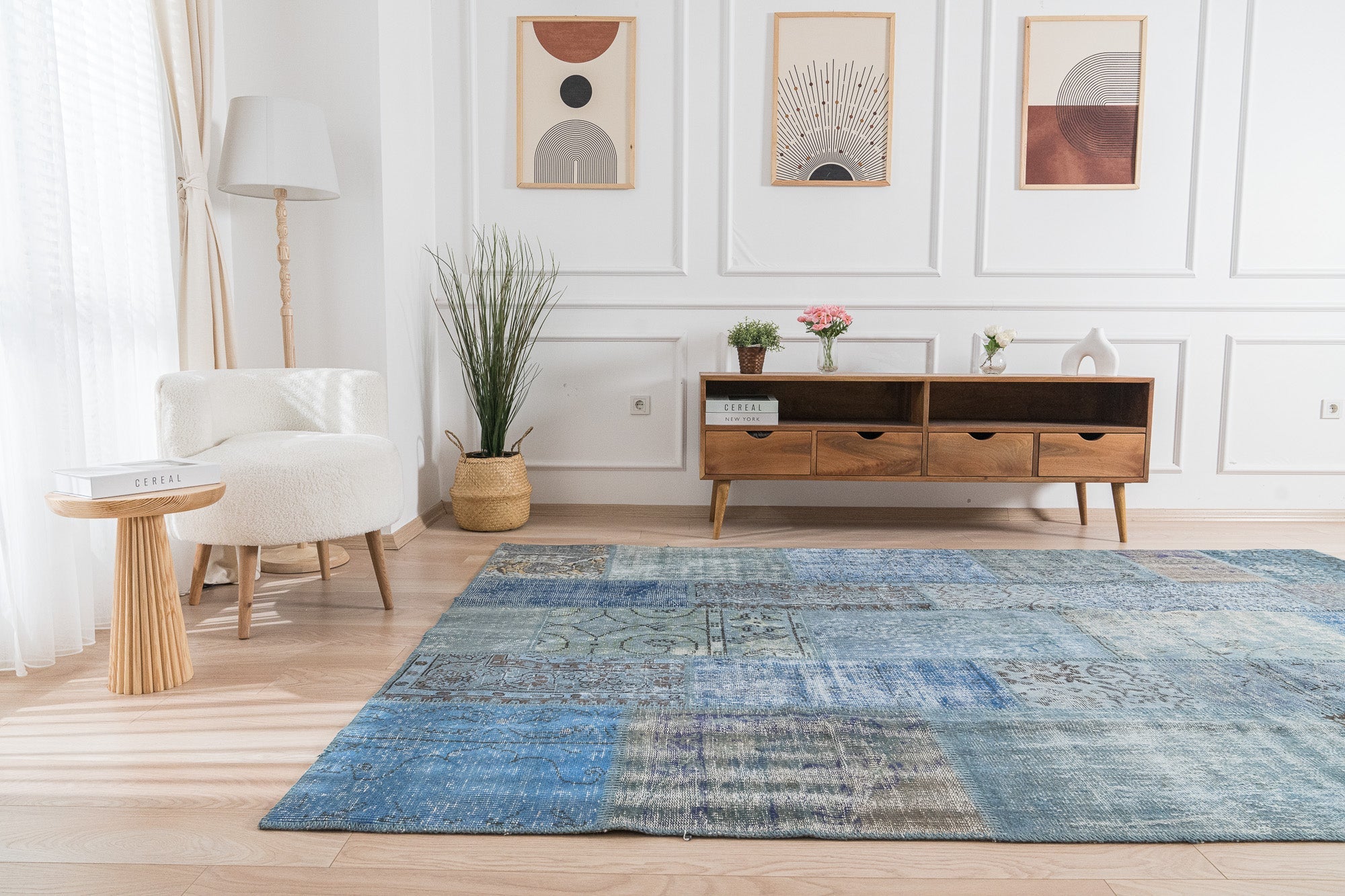 Quorina - Elegant Living Room Rug, Antique Charm