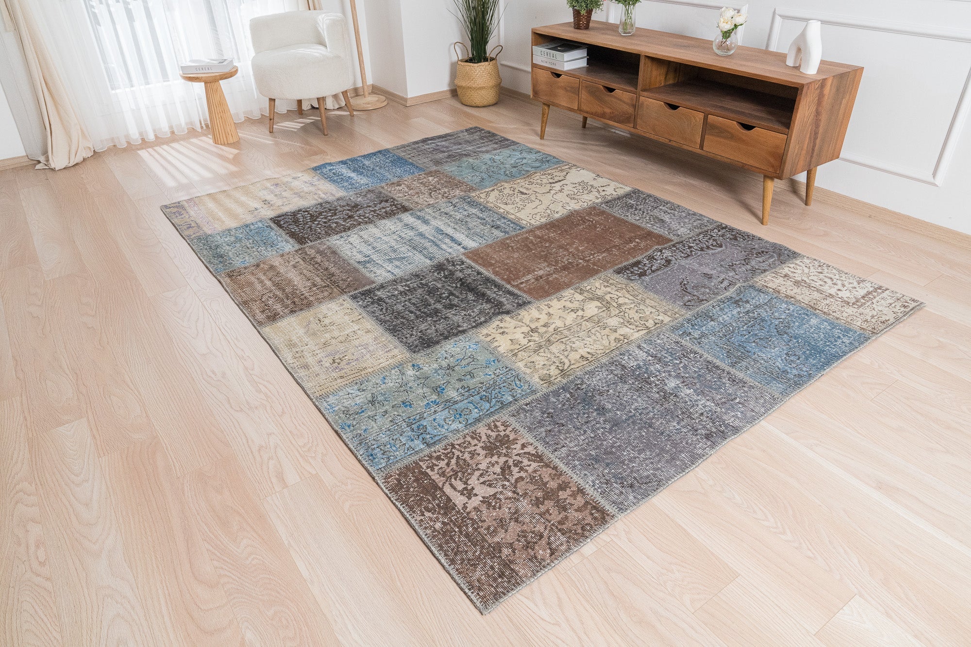 Reeta - Persian Rug, Handcrafted & Timeless