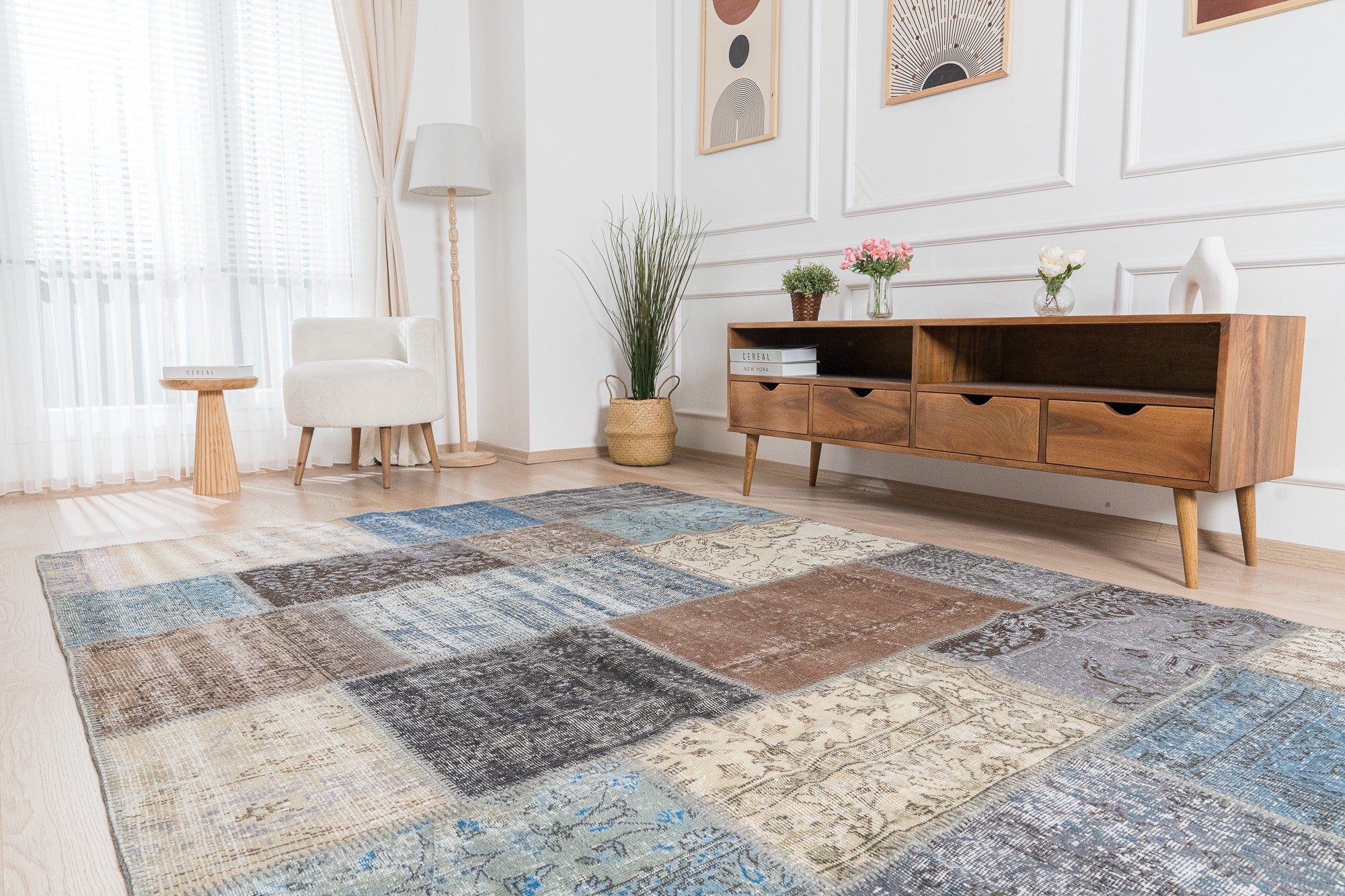 Reeta - Elegant Living Room Rug, Antique Charm