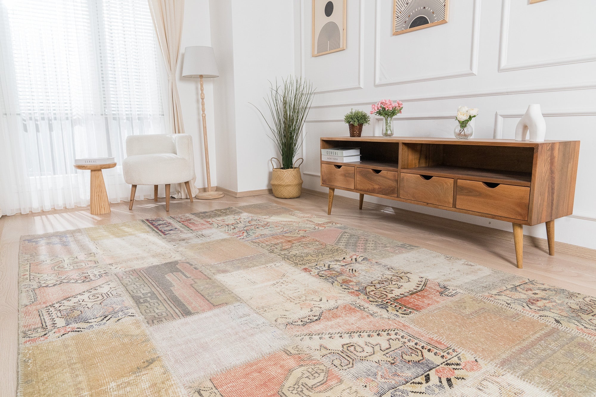 Jolanda - Elegant Living Room Rug, Antique Charm