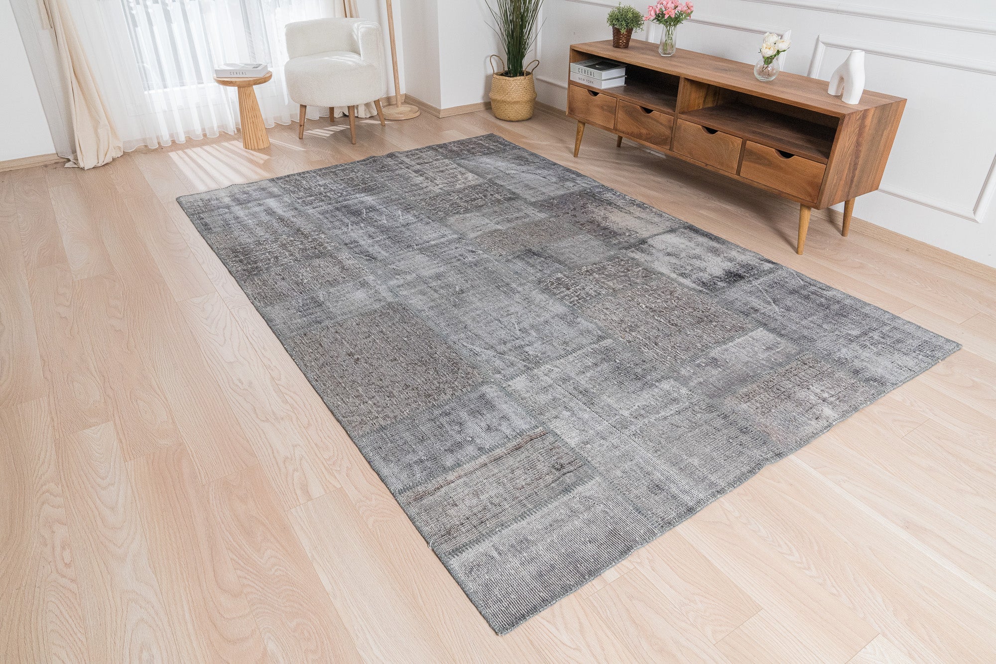 Ilya - Persian Rug, Handcrafted & Timeless