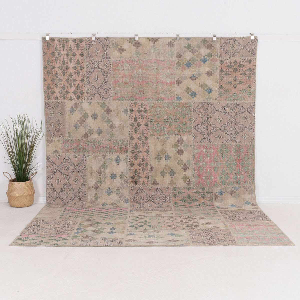 Iaelara - Vintage Turkish Area Rug