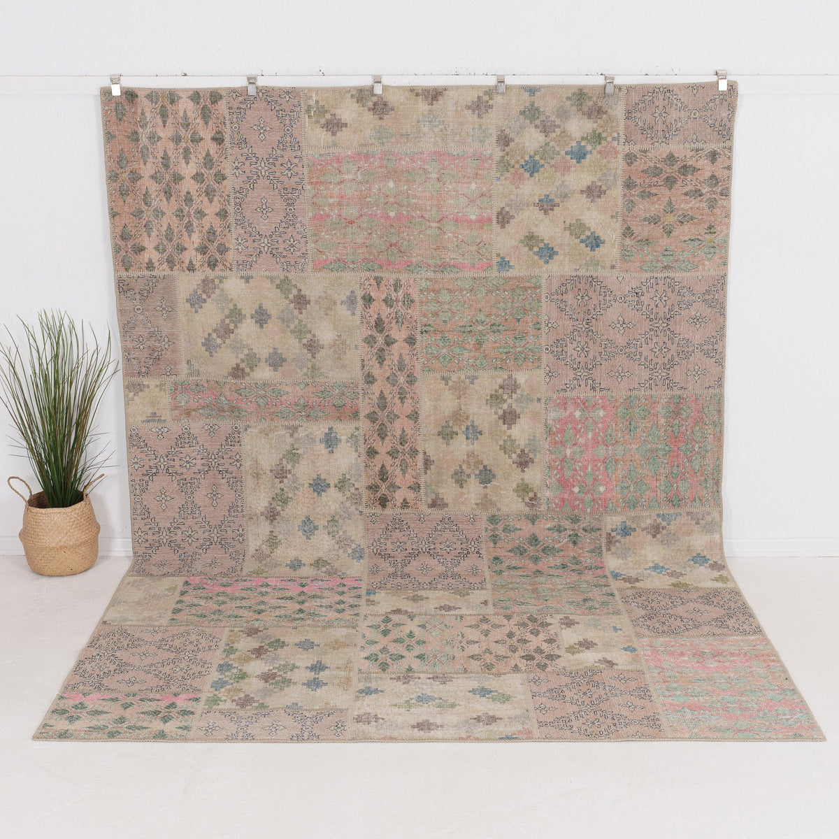 Iaelara - Vintage Turkish Area Rug