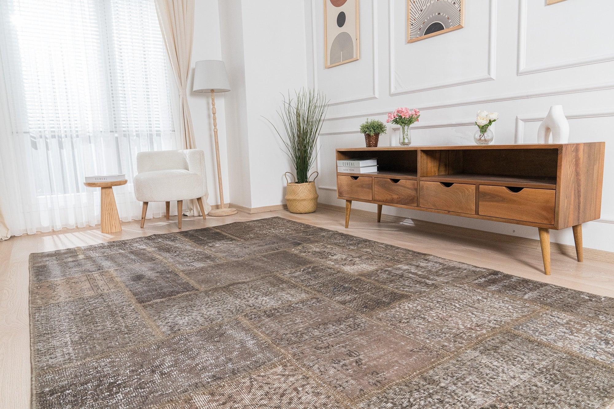 Joyanne - Persian Rug, Handcrafted & Timeless