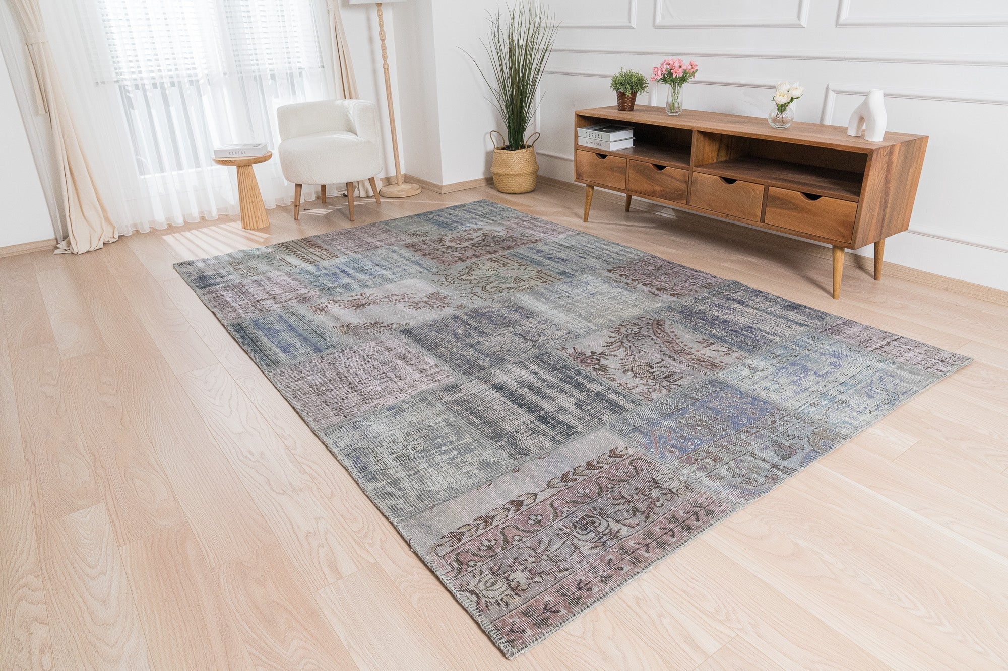 Julianda - Elegant Living Room Rug, Antique Charm