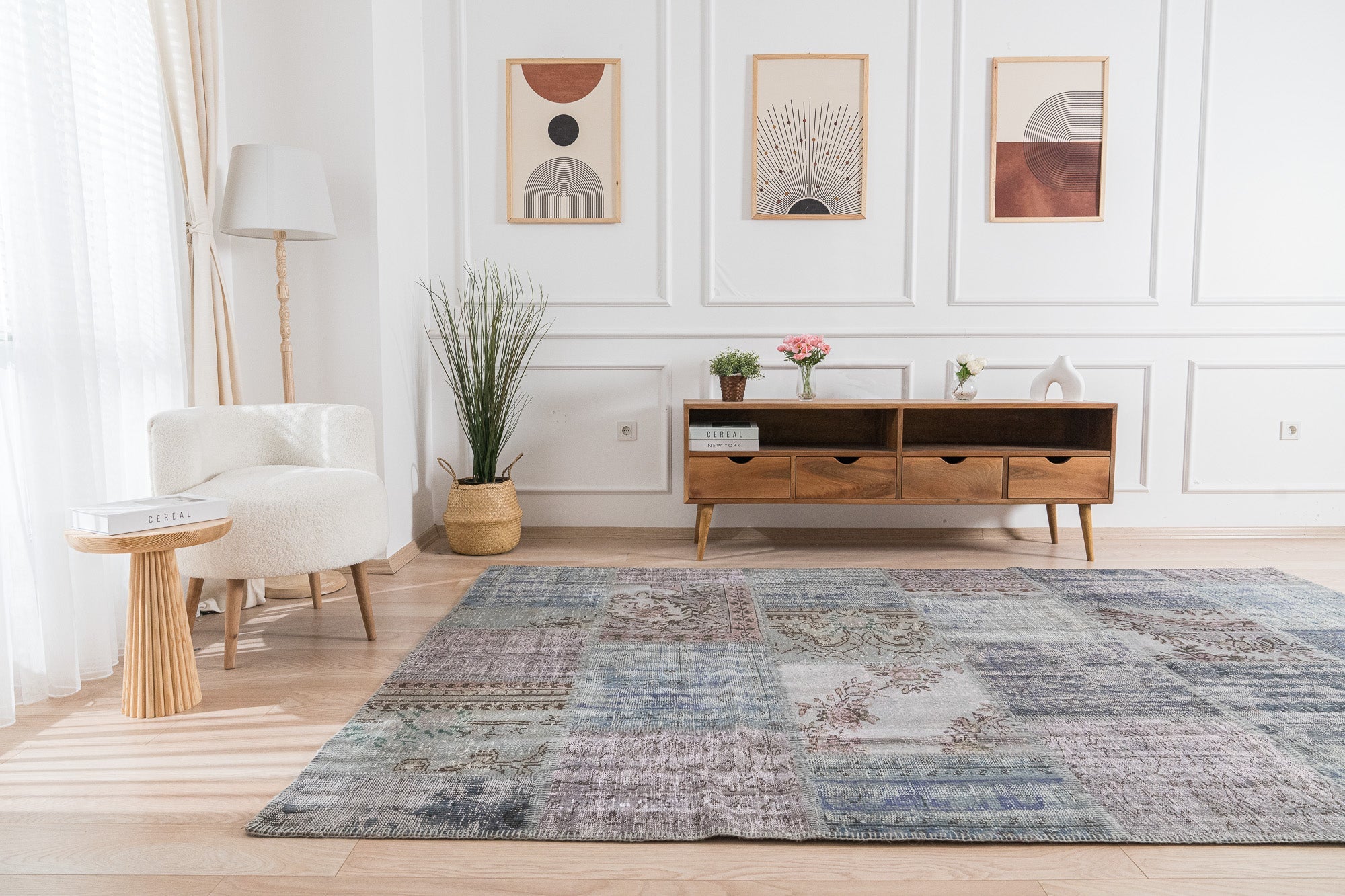 Julianda - Oriental Rug, Exquisite Antique Design