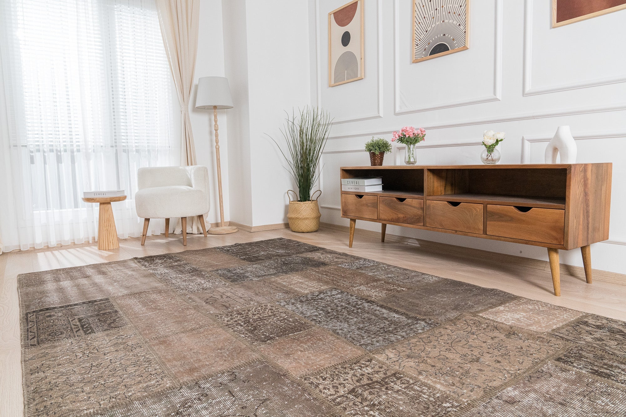 Itzella - Dining Room Rug, Authentic Oriental Design