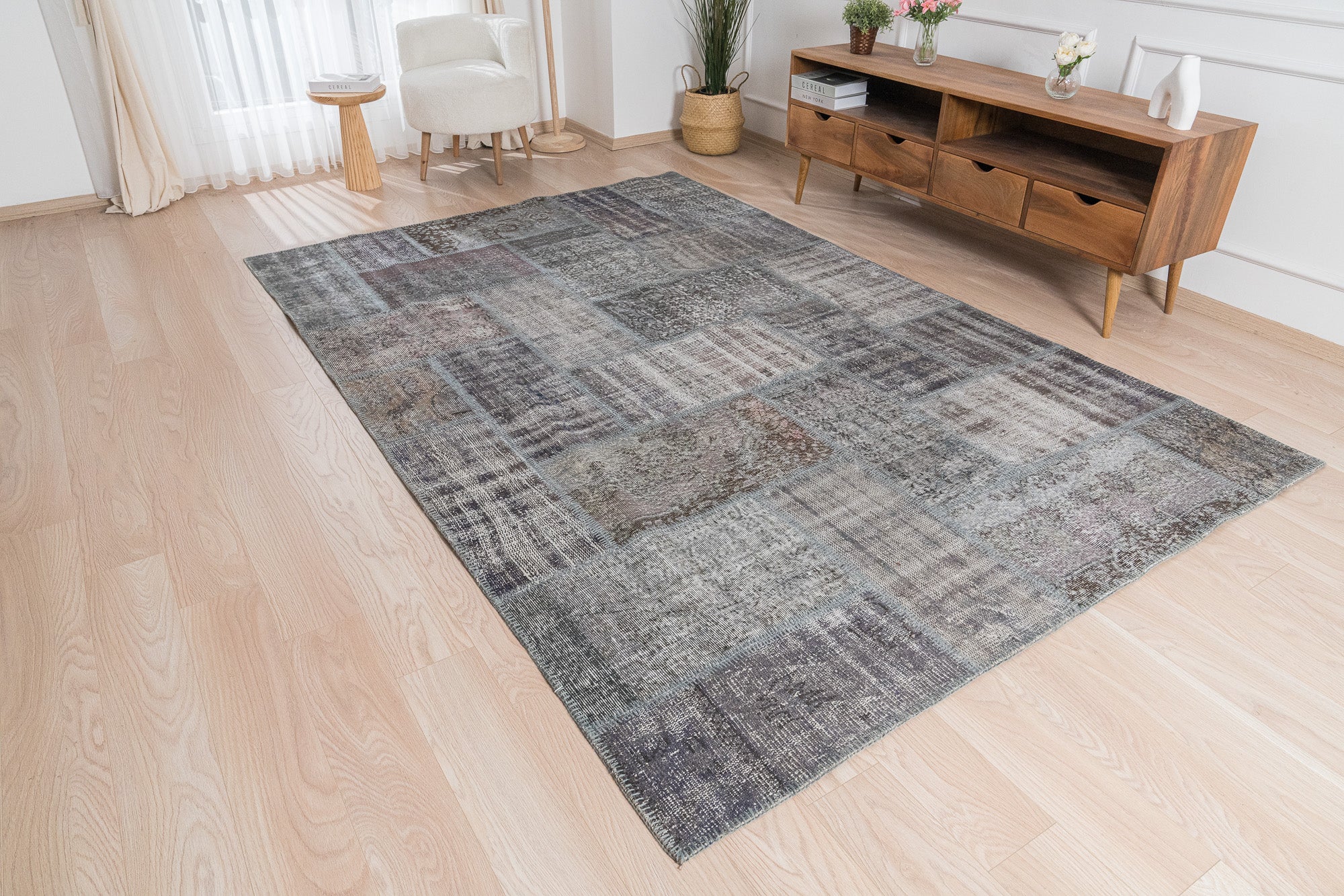 Irlene - Turkish Rug, Authentic and Vintage