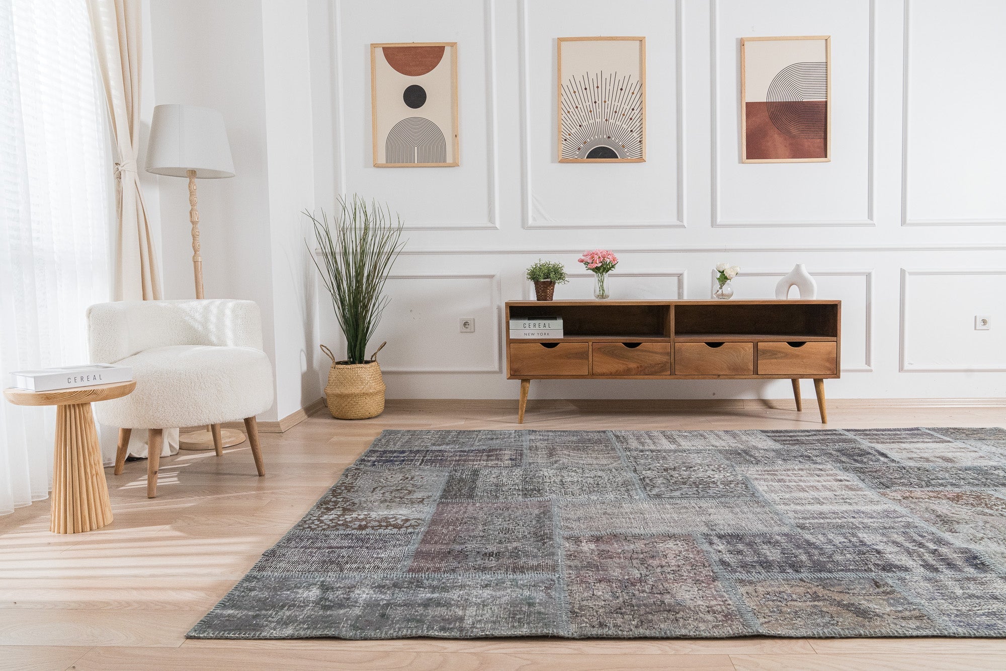 Irlene - Elegant Living Room Rug, Antique Charm