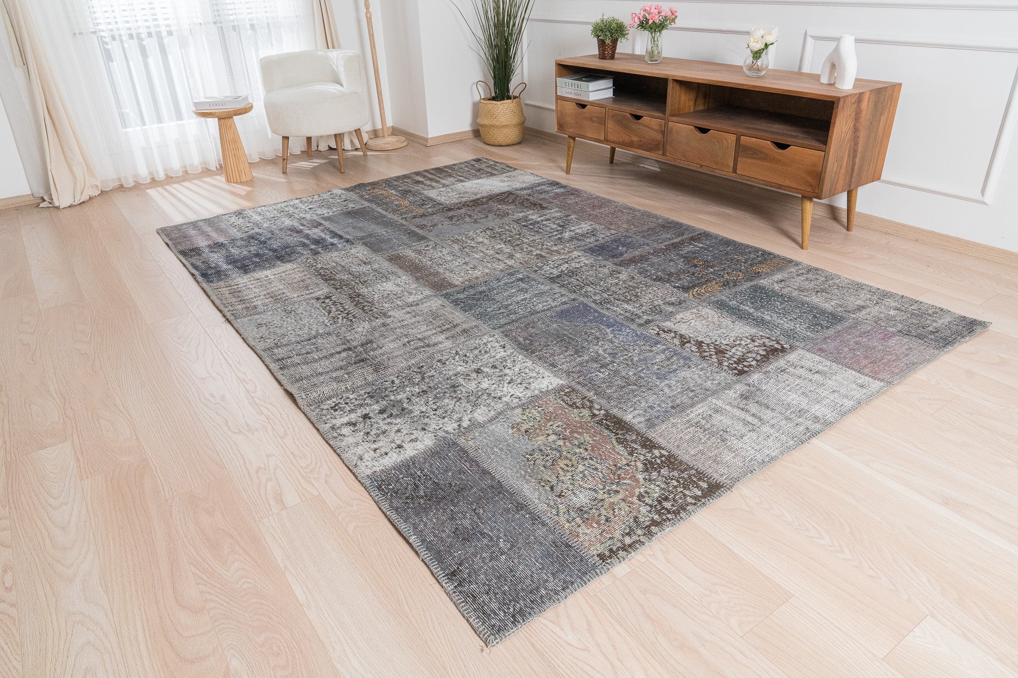 Irvette - Dining Room Rug, Authentic Oriental Design