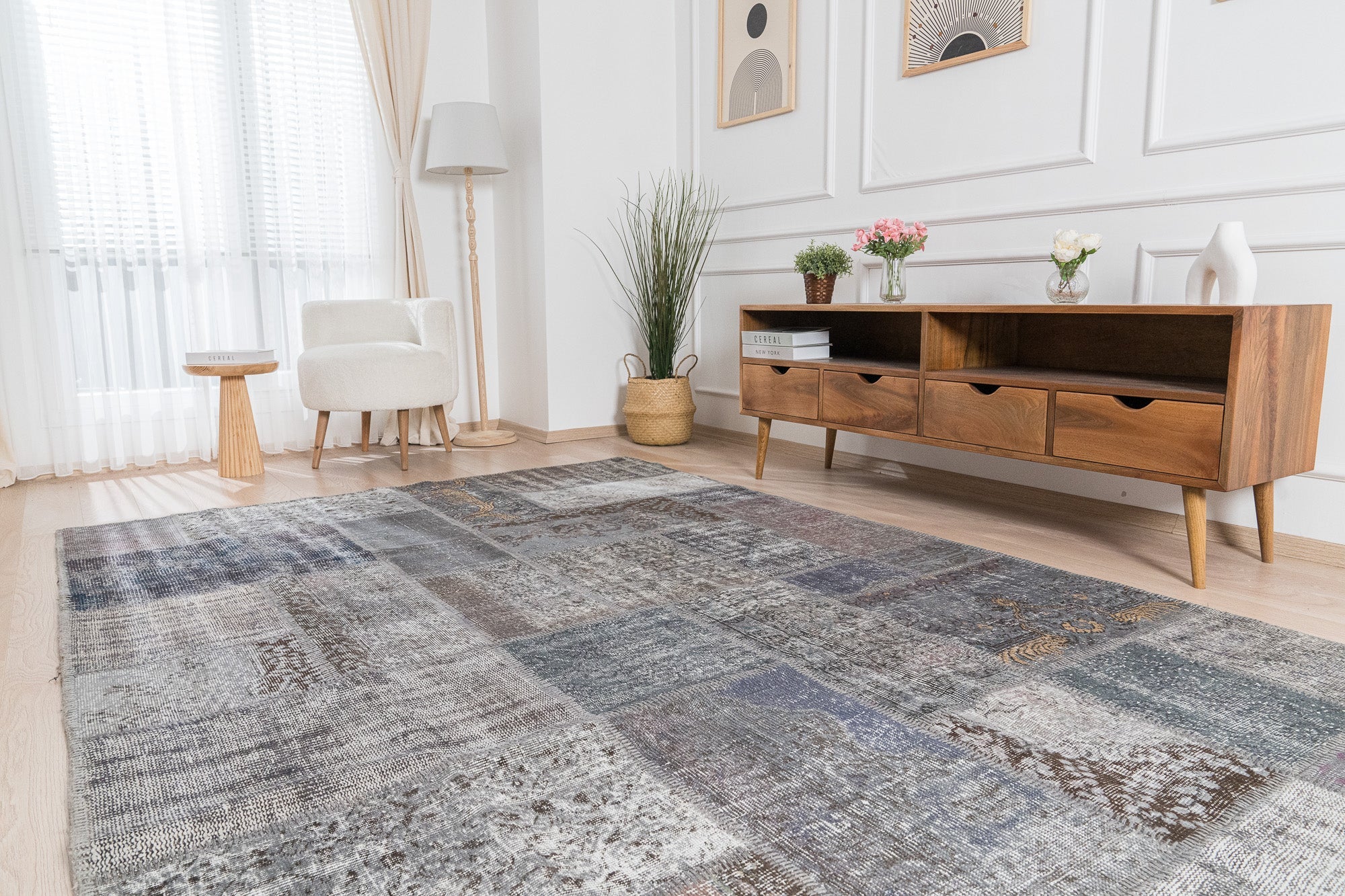 Irvette - Oriental Rug, Exquisite Antique Design