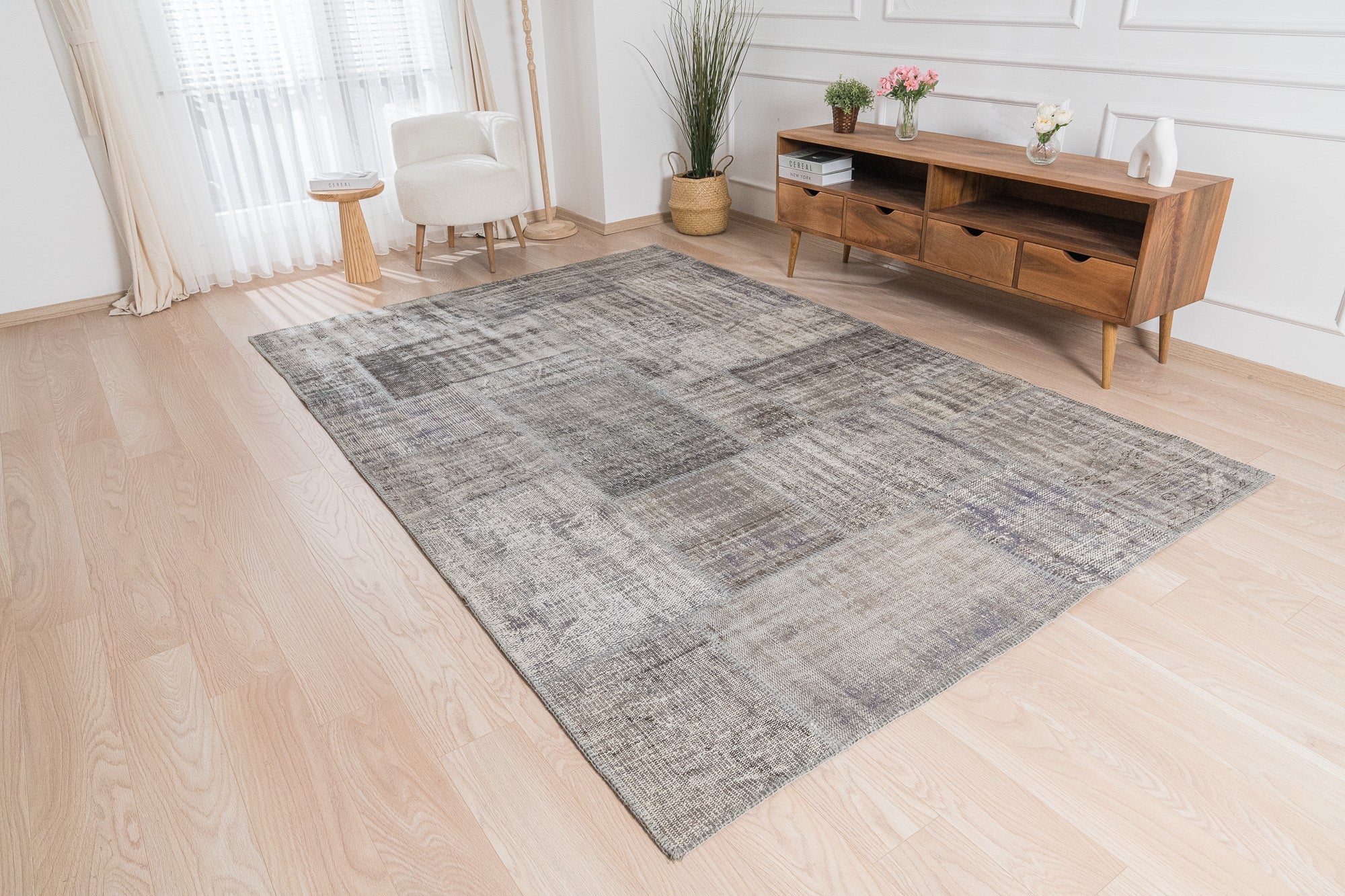 Jalilah - Oriental Rug, Timeless & Exquisite