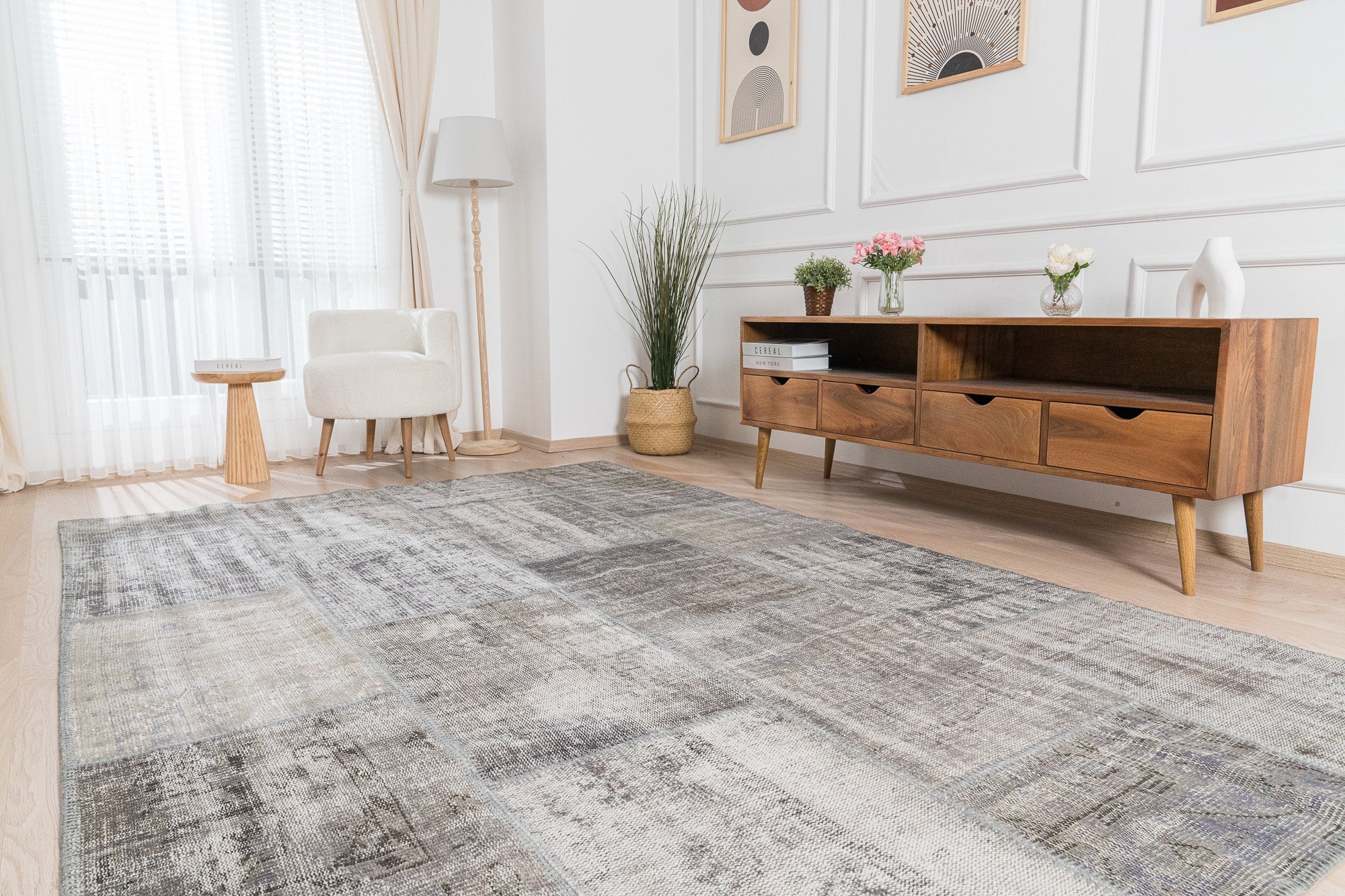 Ishara - Oriental Rug, Exquisite Antique Design