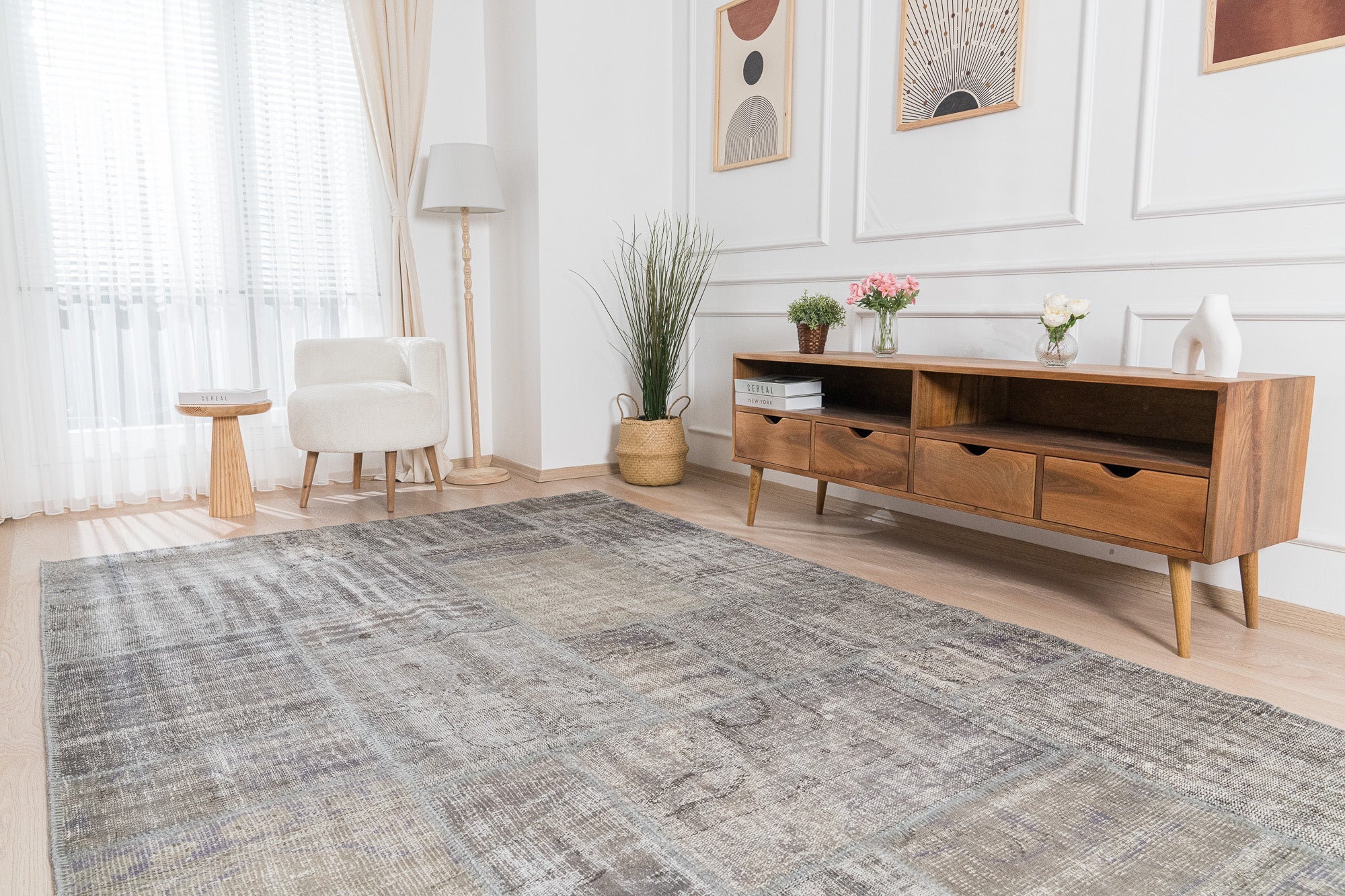 Jalaine - Dining Room Rug, Authentic Oriental Design