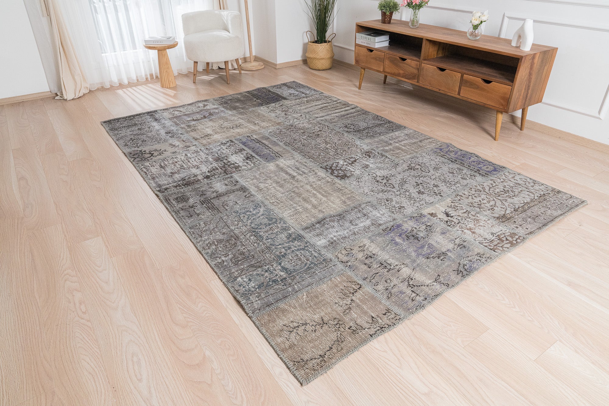 Ivleen - Oriental Rug, Exquisite Antique Design