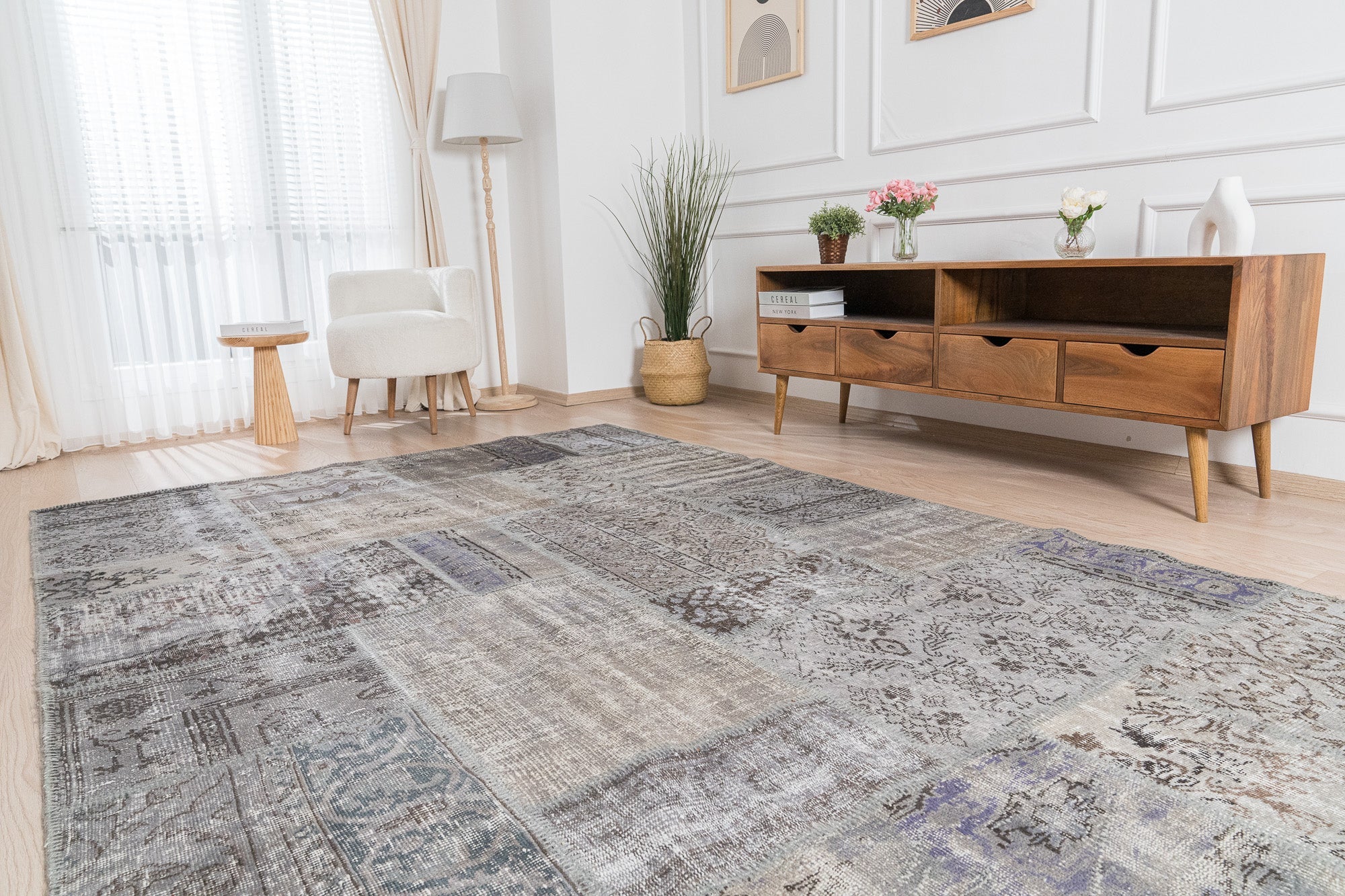 Ivleen - Living Room Rug, Elegant & Unique