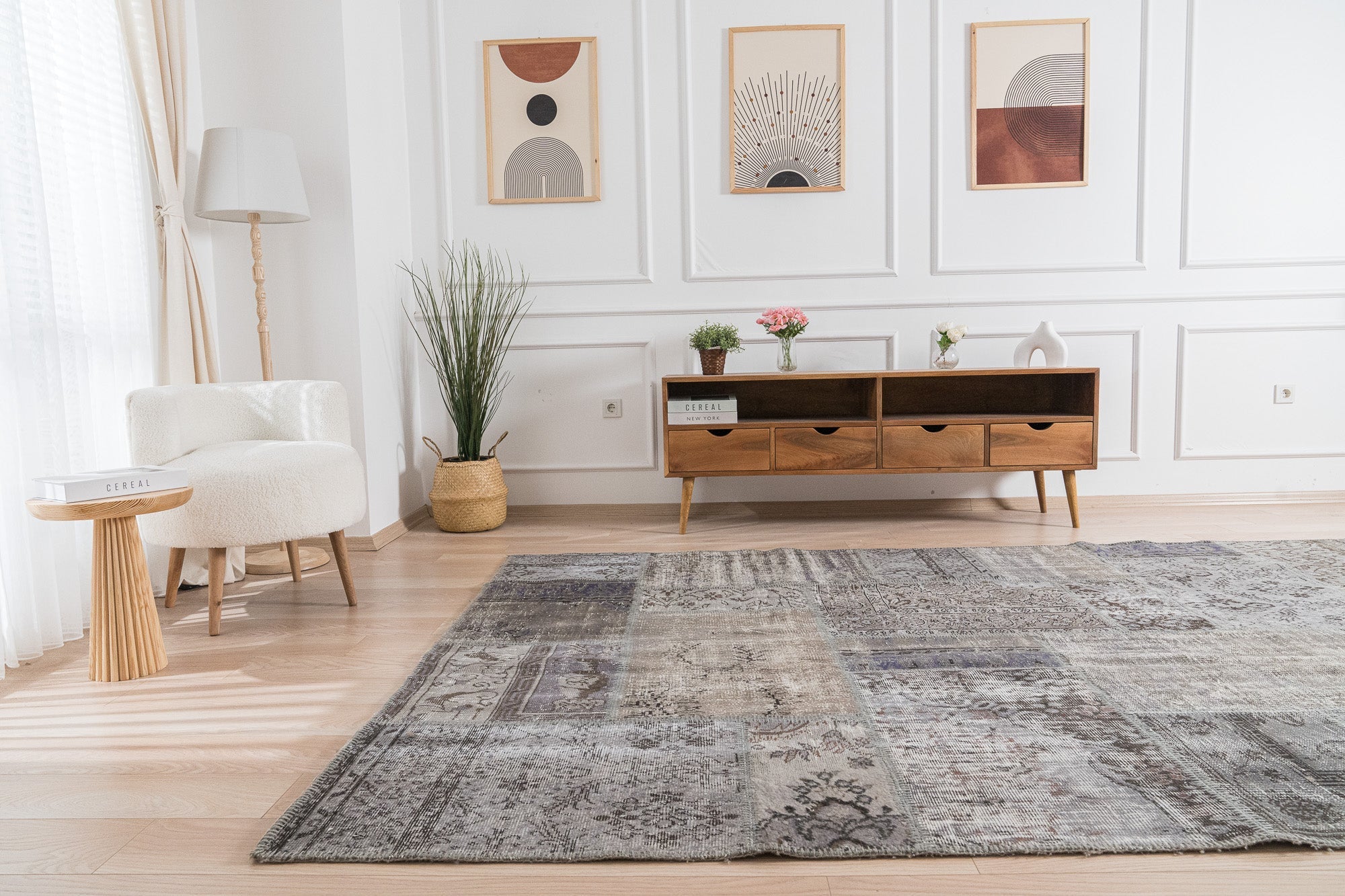 Ivleen - Oriental Rug, Timeless & Exquisite