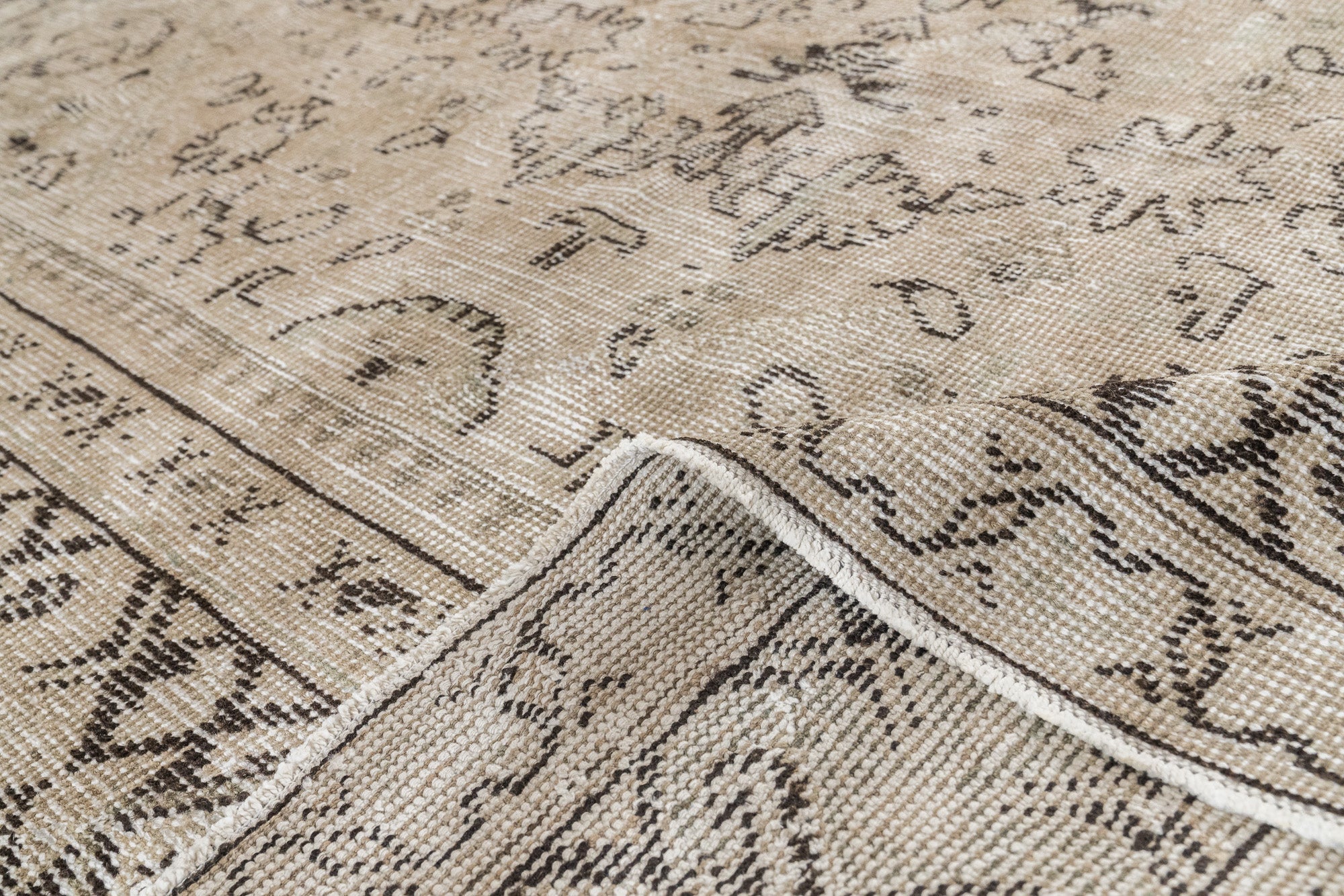 Qiana - Turkish Rug, Authentic and Vintage