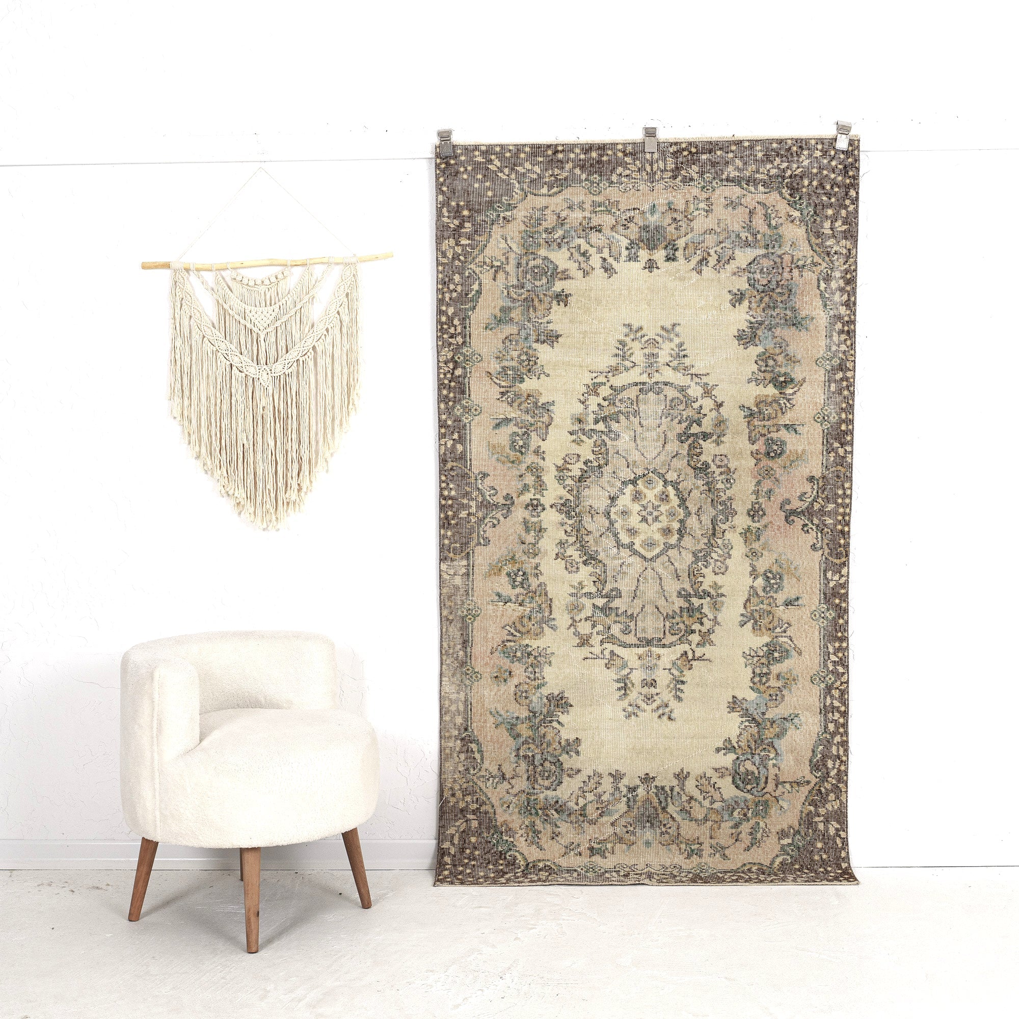 Calandra - Oriental Rug, Exquisite Antique Design