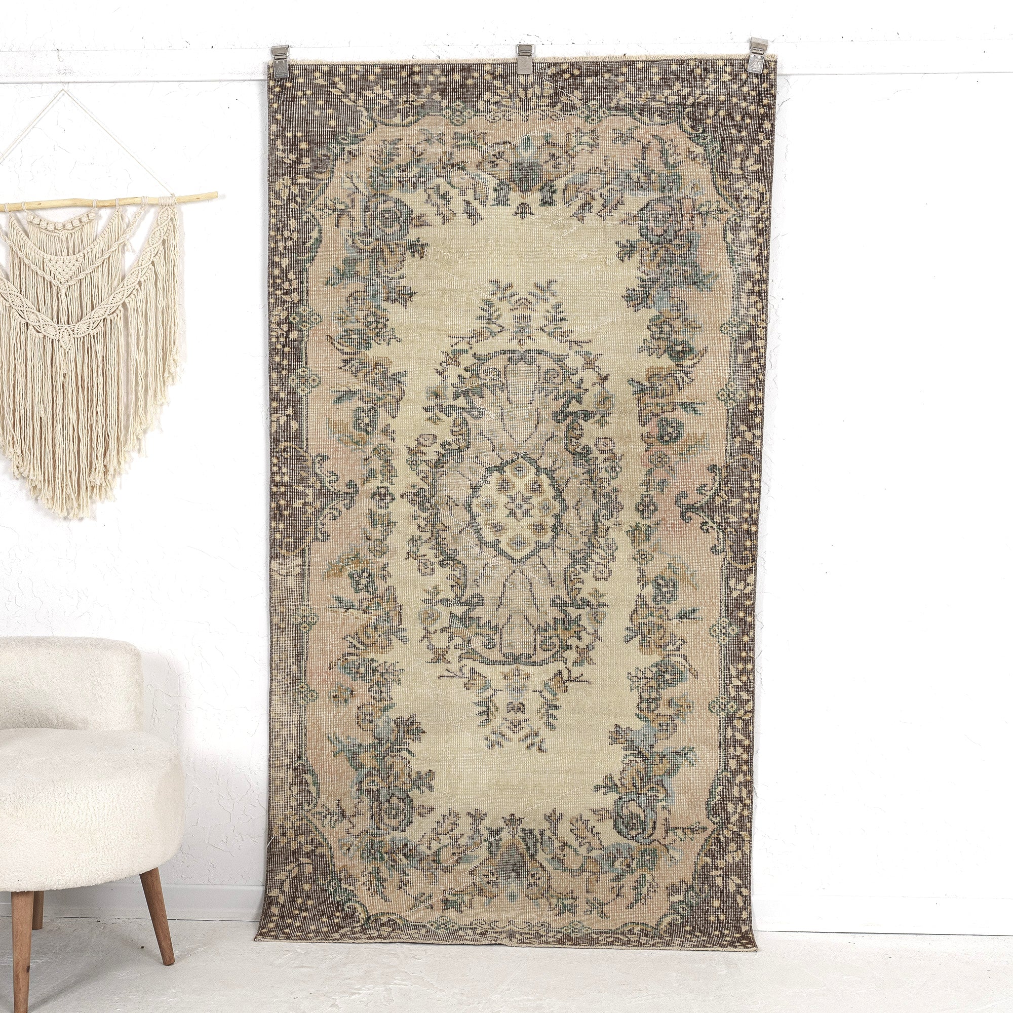 Calandra - Turkish Rug, Authentic and Vintage