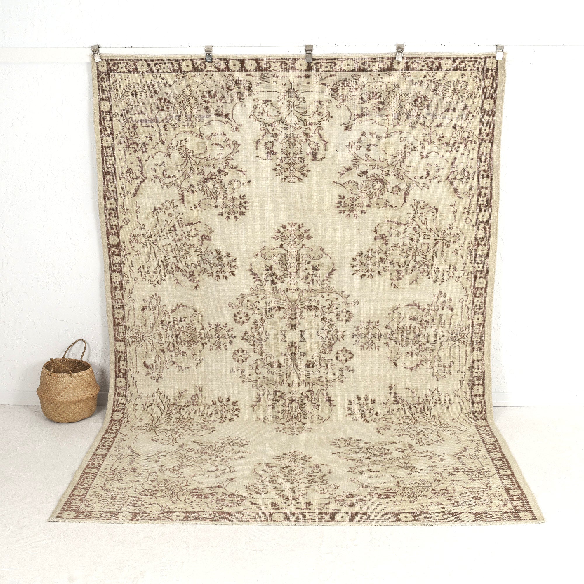 Kaleigh - Oriental Rug, Exquisite Antique Design