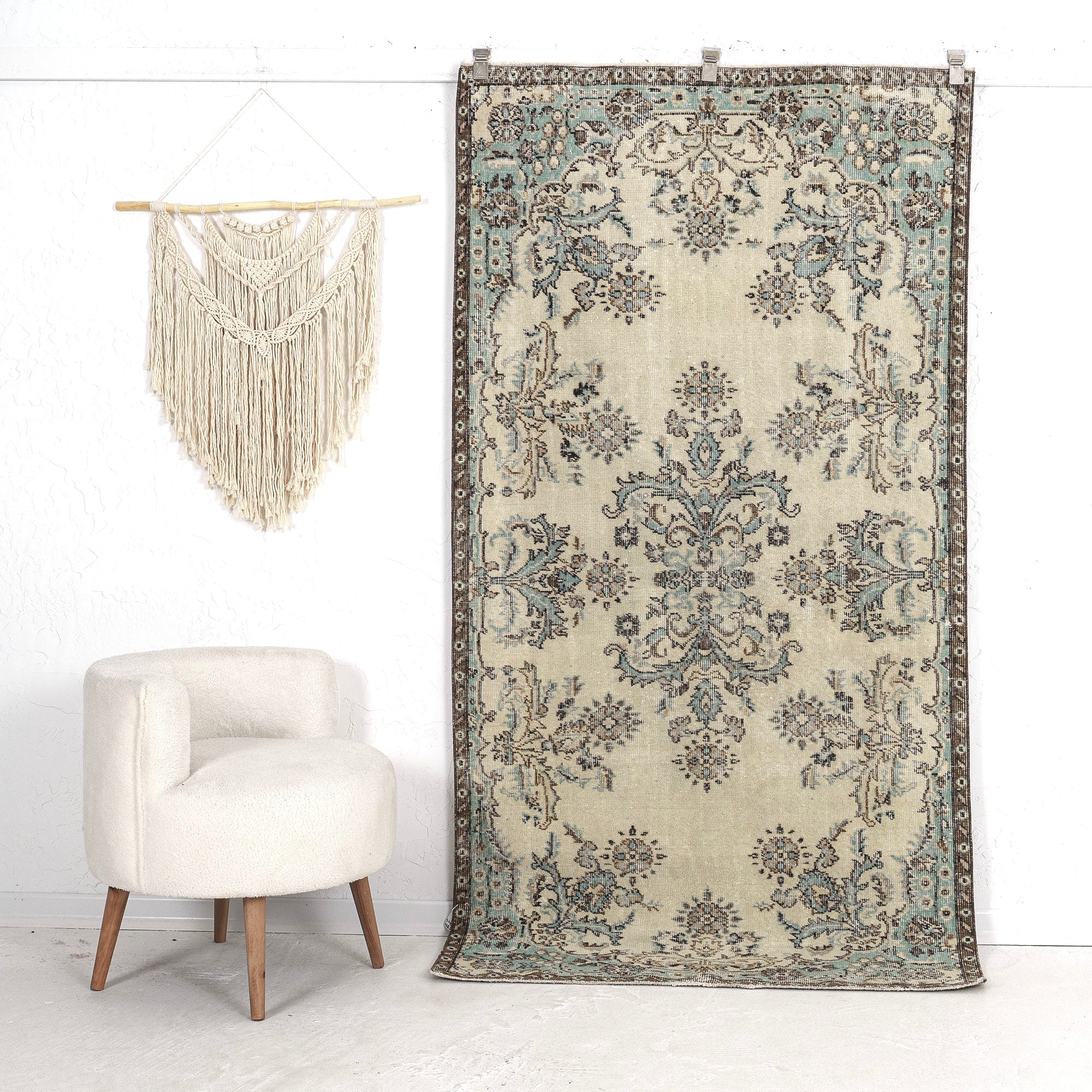Kyanna - Elegant Living Room Rug, Antique Charm