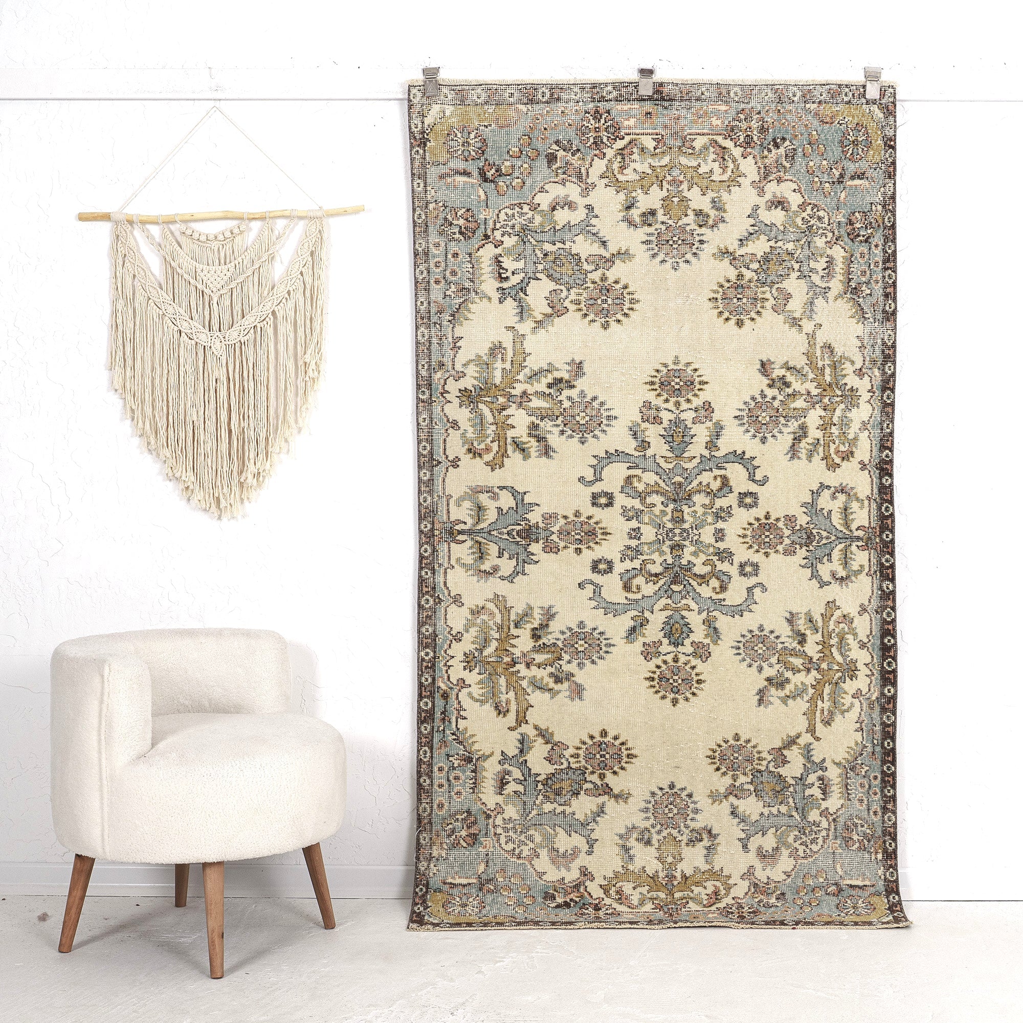 Lareine - Elegant Living Room Rug, Antique Charm