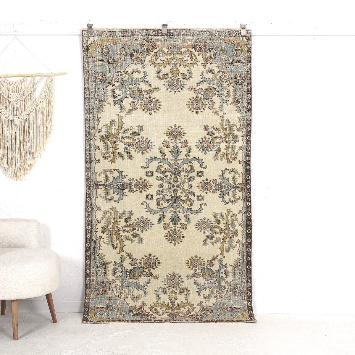 Lareine - Turkish Rug, Authentic and Vintage