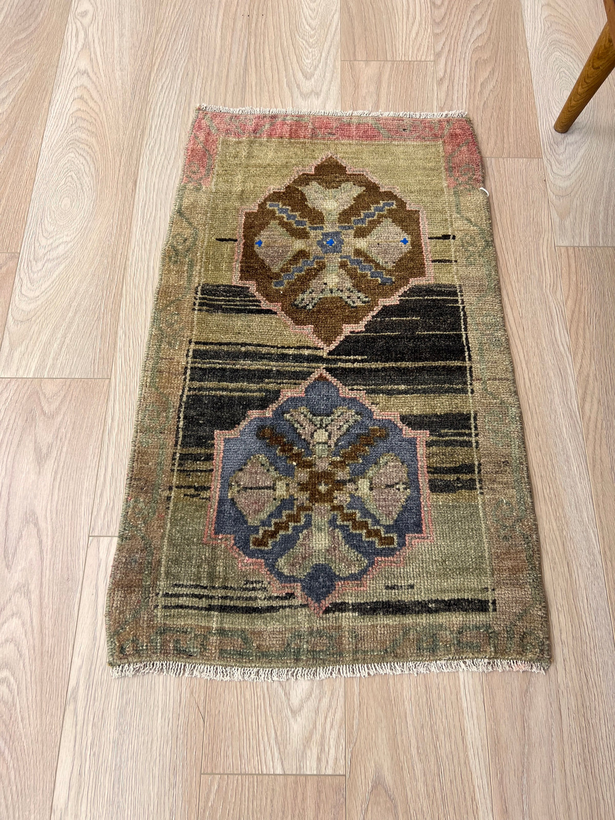 Kinzee - Vintage Mini Beige Area Rug - kudenrugs