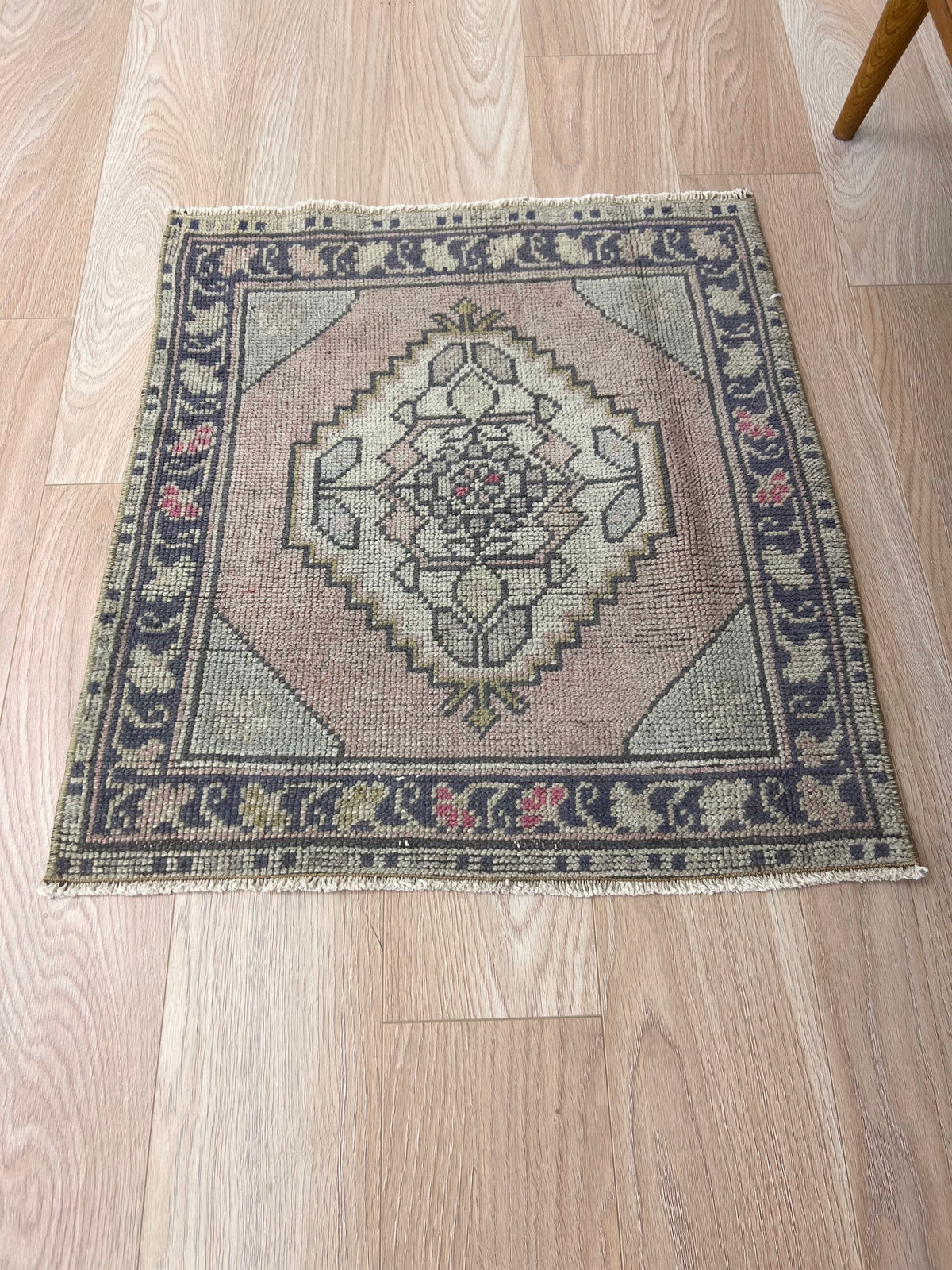 Patreice - Vintage Mini Pink Area Rug - kudenrugs